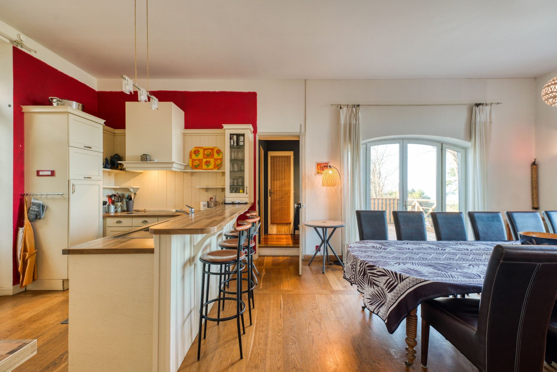 luxury house 10 Rooms for sale on PORT DES BARQUES (17730)