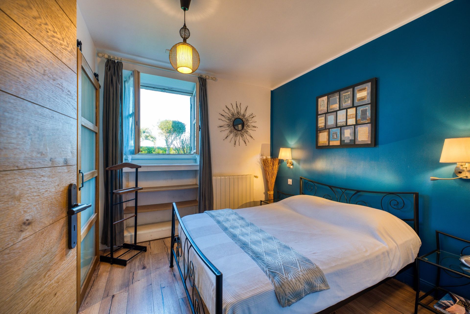 luxury house 10 Rooms for sale on PORT DES BARQUES (17730)