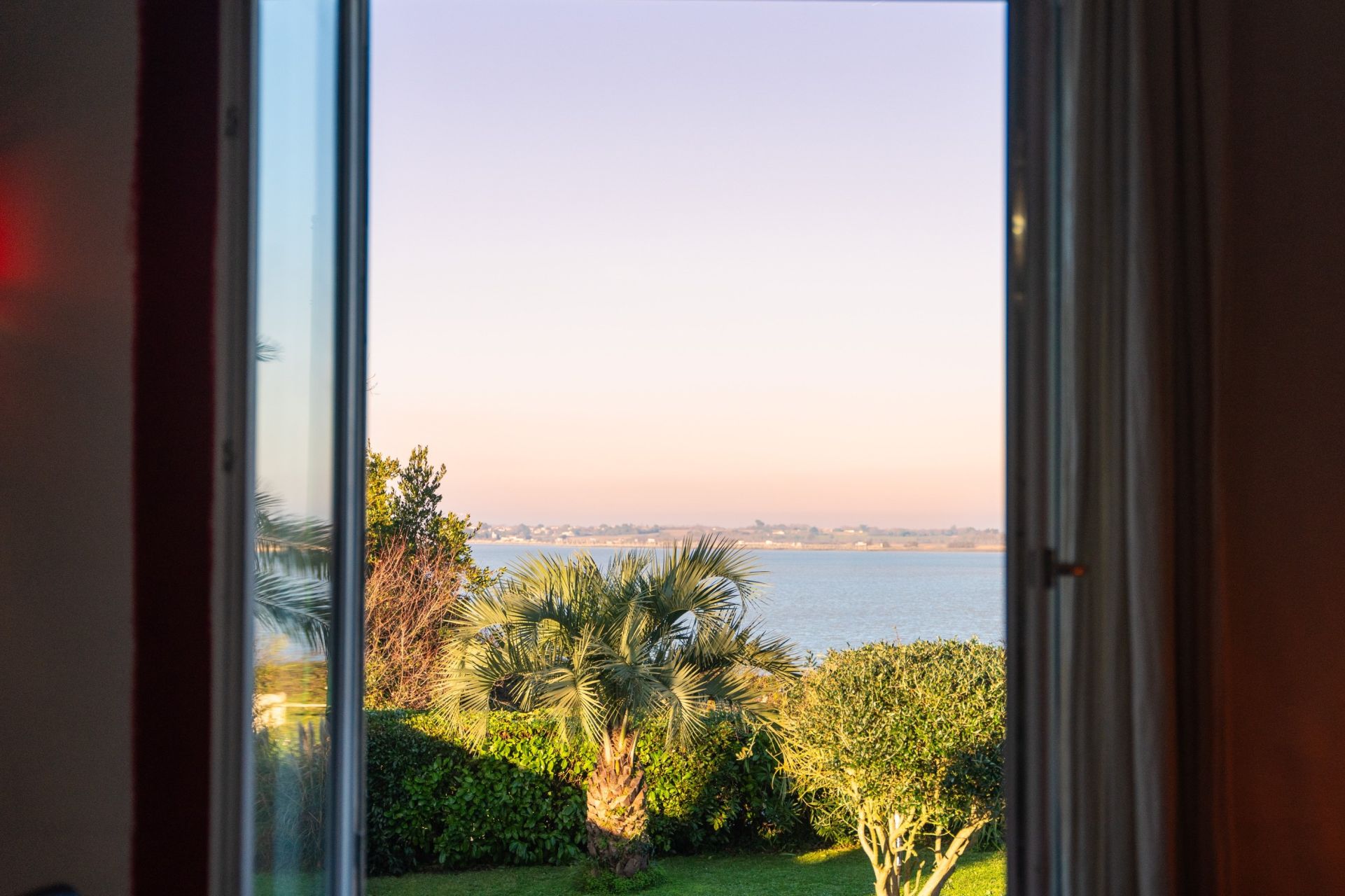 luxury house 10 Rooms for sale on PORT DES BARQUES (17730)