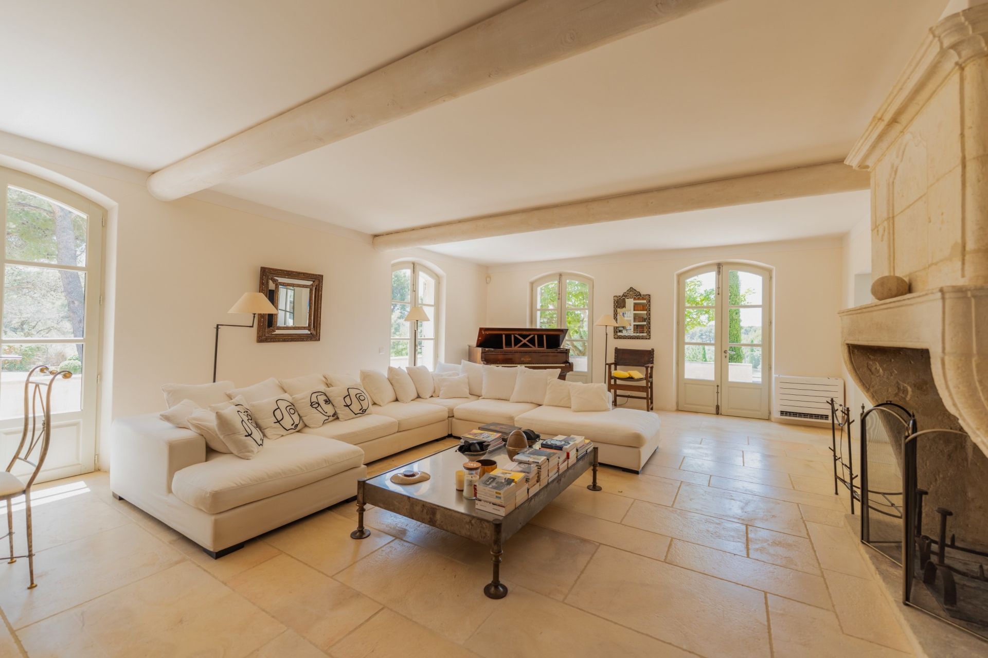 luxury house 11 Rooms for sale on MAUSSANE LES ALPILLES (13520)