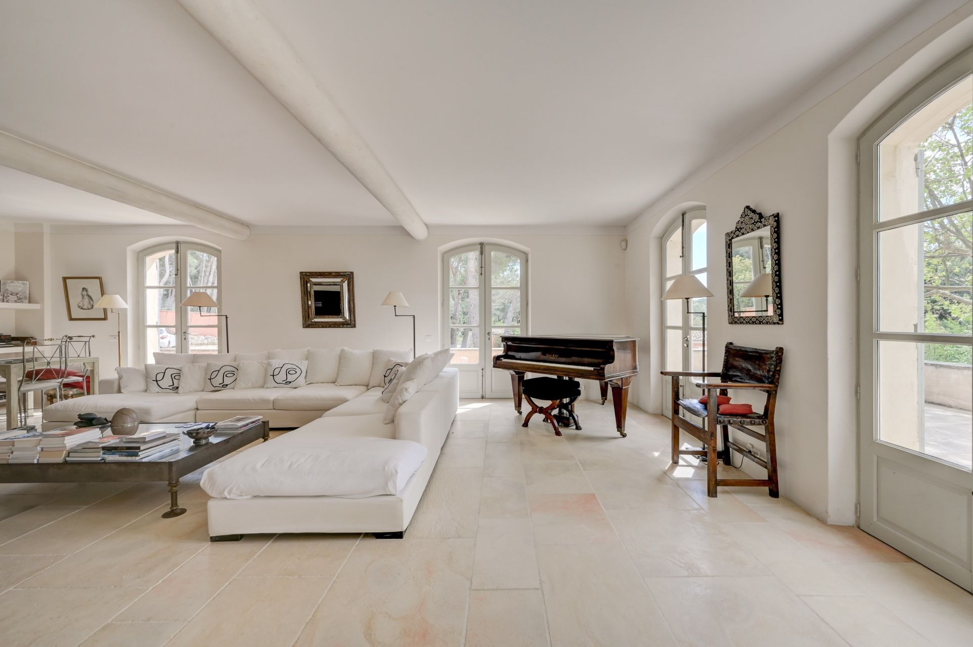 luxury house 11 Rooms for sale on MAUSSANE LES ALPILLES (13520)