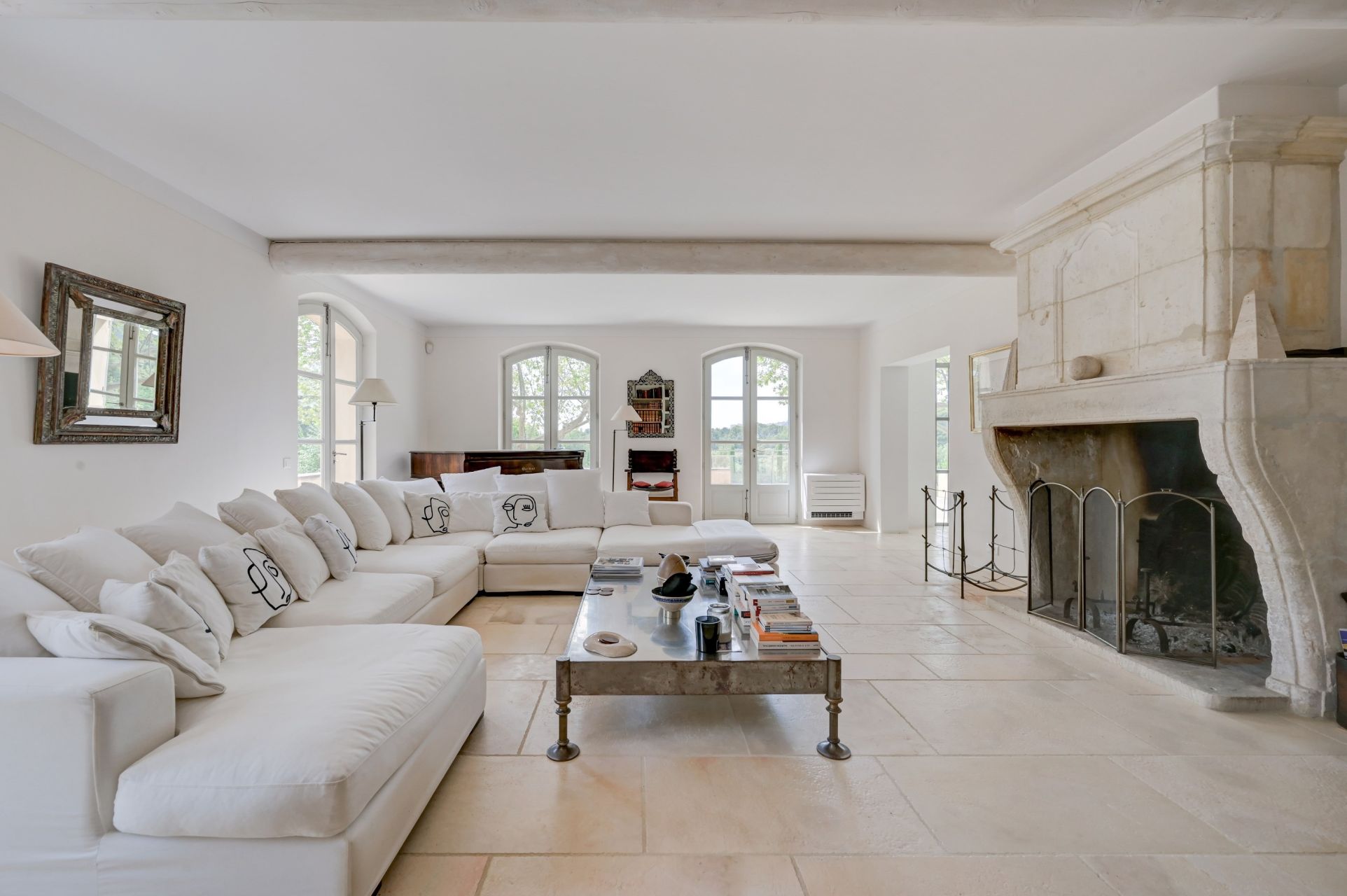 luxury house 11 Rooms for sale on MAUSSANE LES ALPILLES (13520)