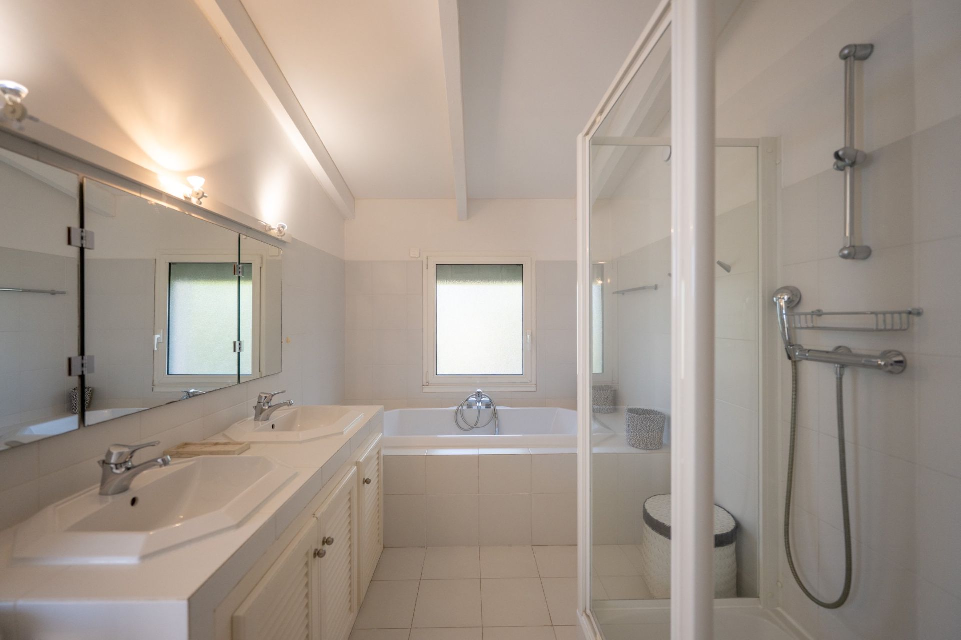 luxury villa 8 Rooms for seasonal rent on AJACCIO (20000)