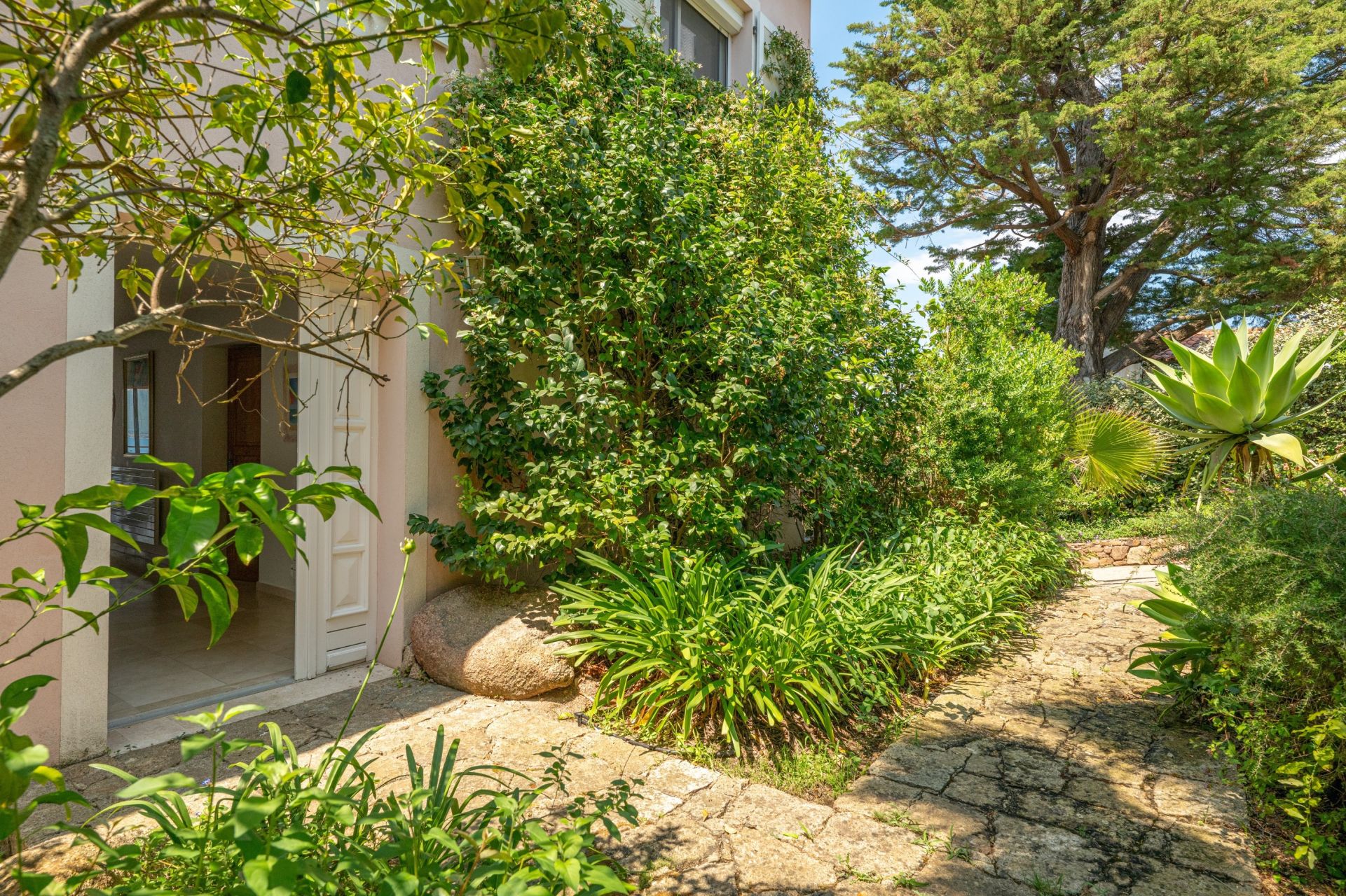 luxury villa 8 Rooms for seasonal rent on AJACCIO (20000)