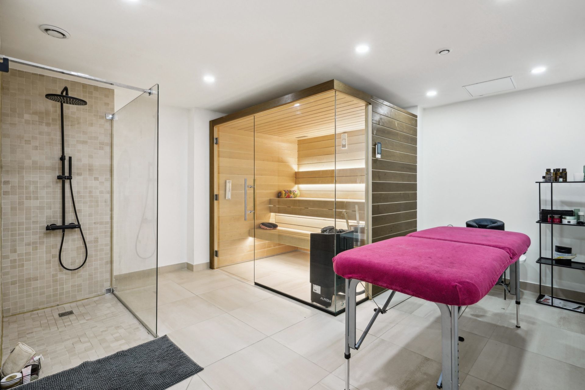 luxury house 6 Rooms for sale on NEUILLY SUR SEINE (92200)