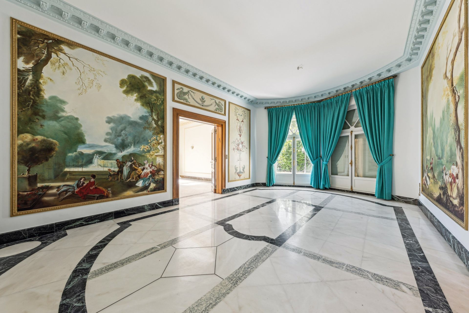 luxury villa 11 Rooms for sale on LA VARENNE ST HILAIRE (94210)