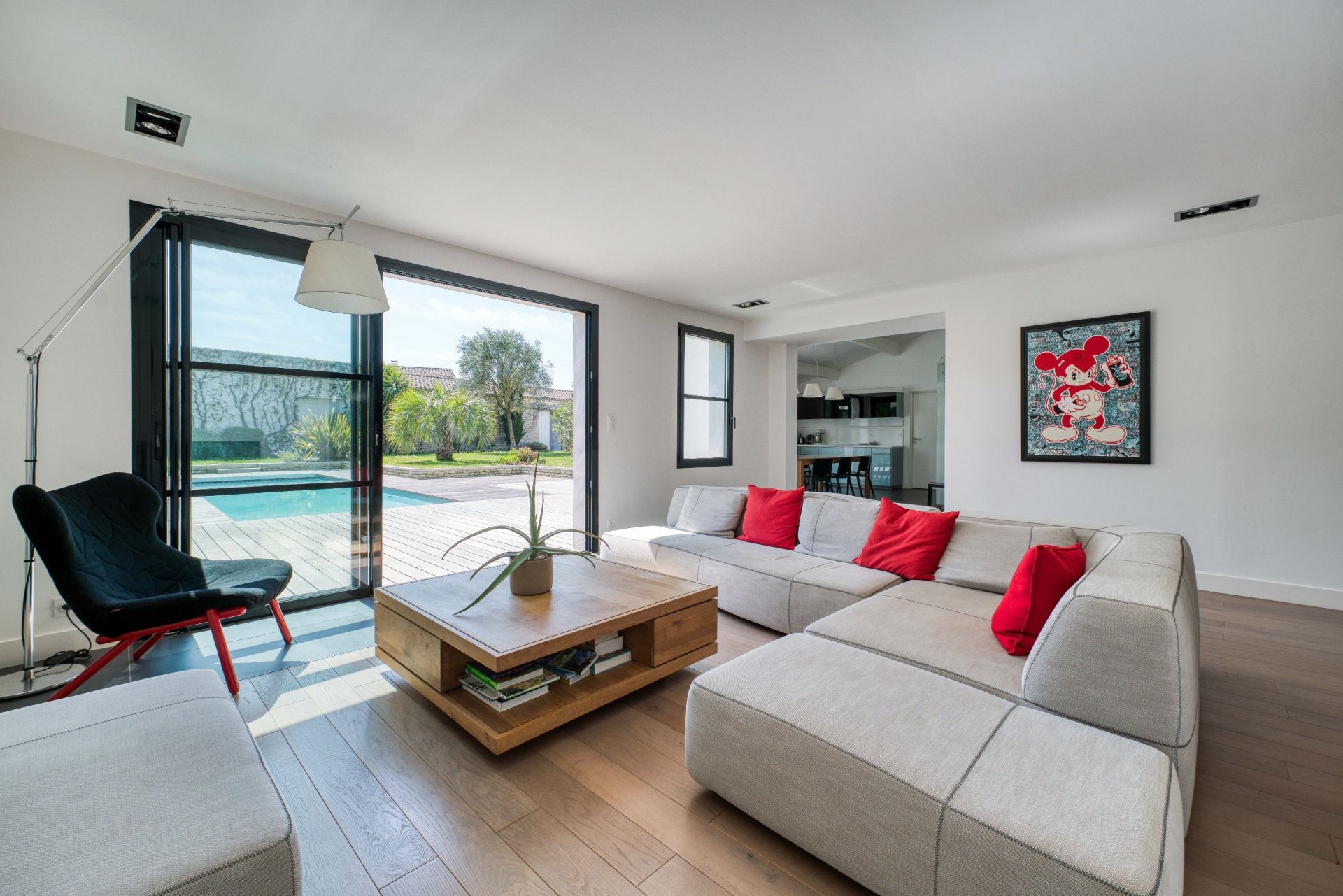 luxury house 7 Rooms for sale on LA FLOTTE (17630)