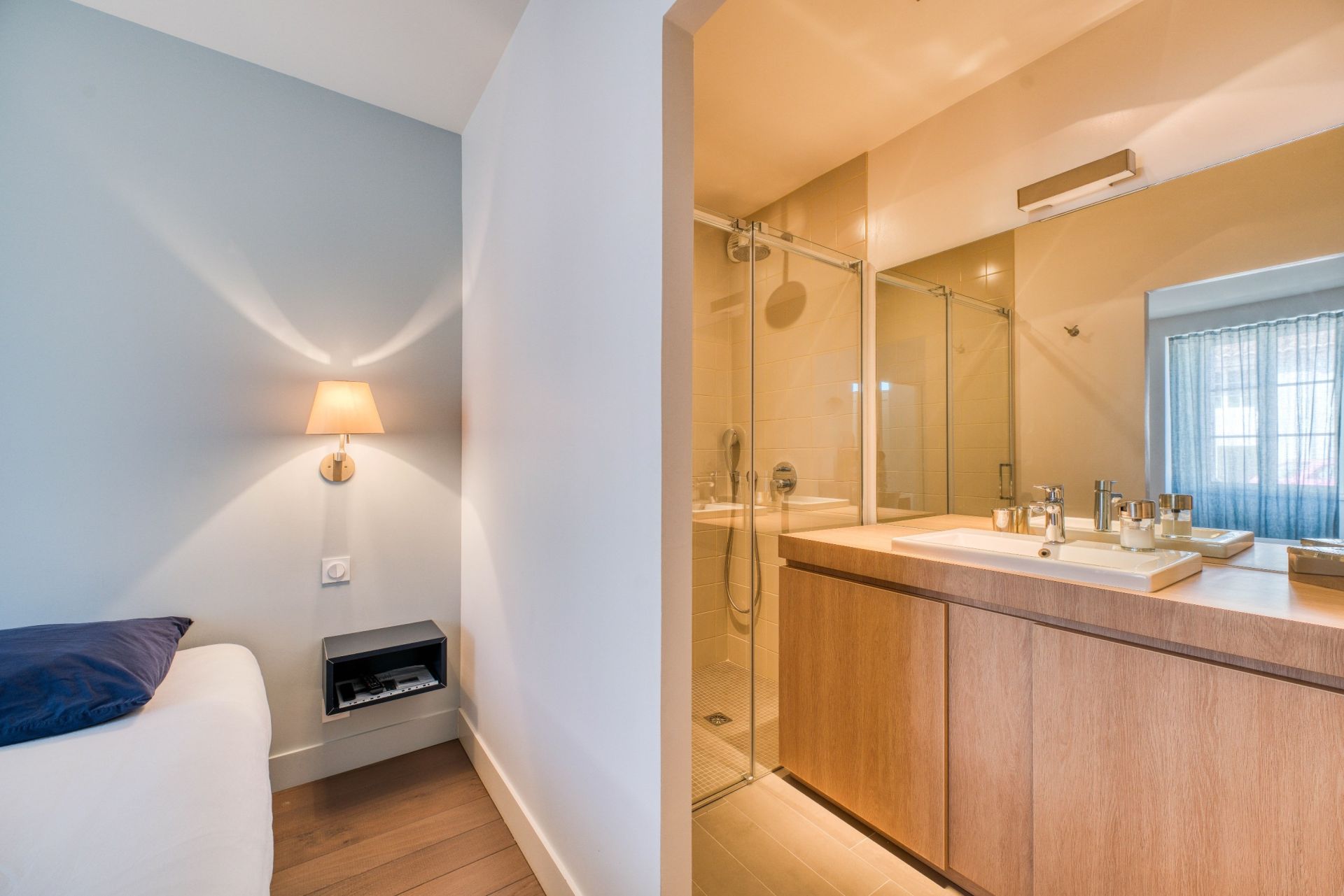 luxury house 7 Rooms for sale on LA FLOTTE (17630)