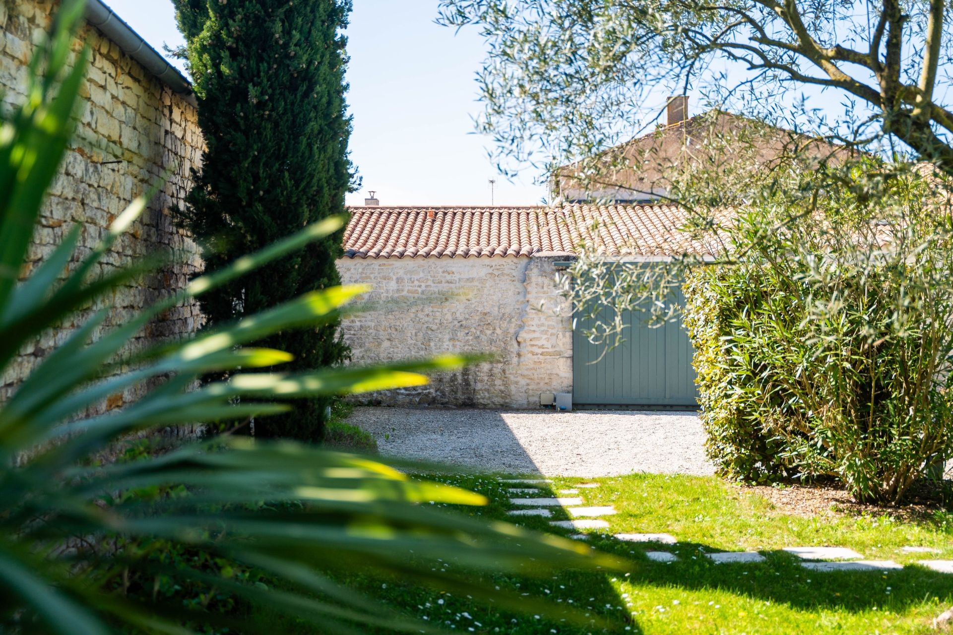 luxury house 7 Rooms for sale on LA FLOTTE (17630)