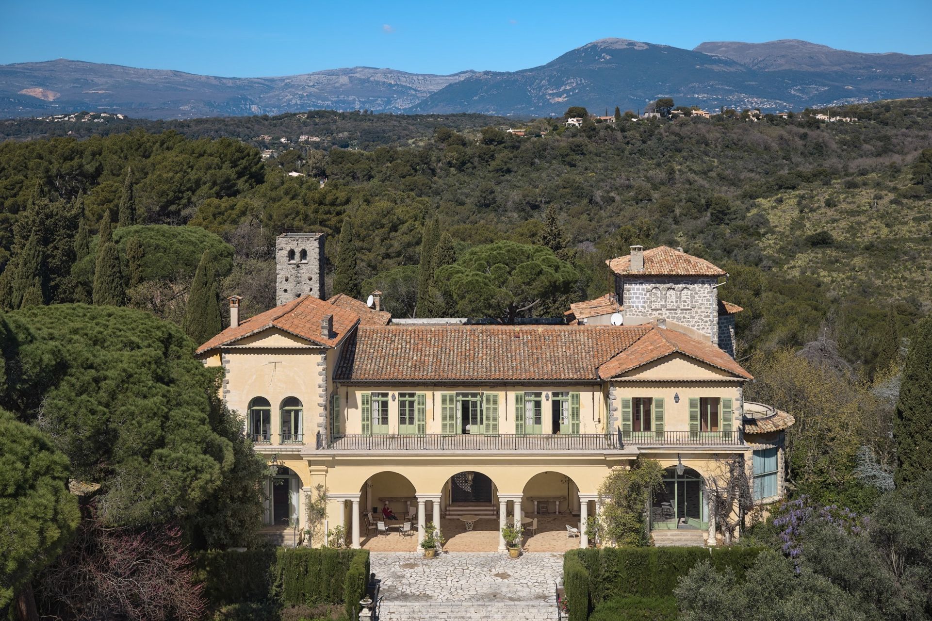 Propriétés, villas, maisons et appartements de luxe à vendre en France