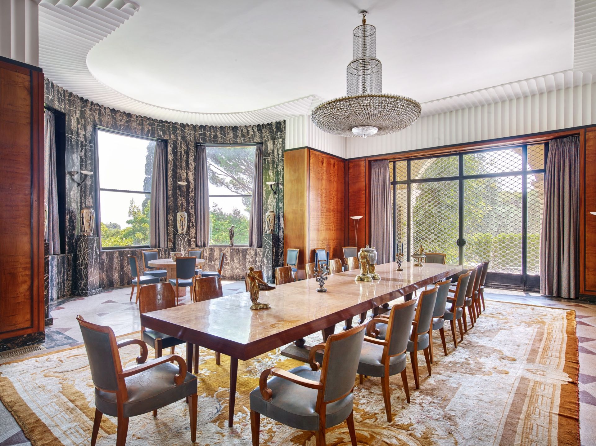 castle 39 Rooms for sale on BIOT (06410)