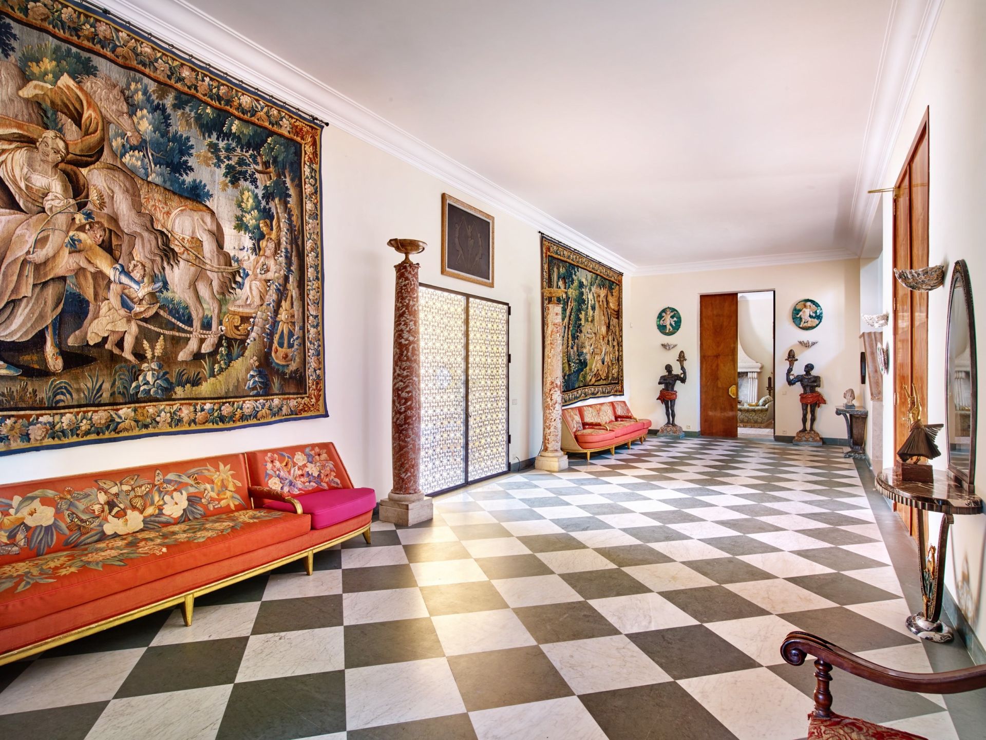 castle 39 Rooms for sale on BIOT (06410)