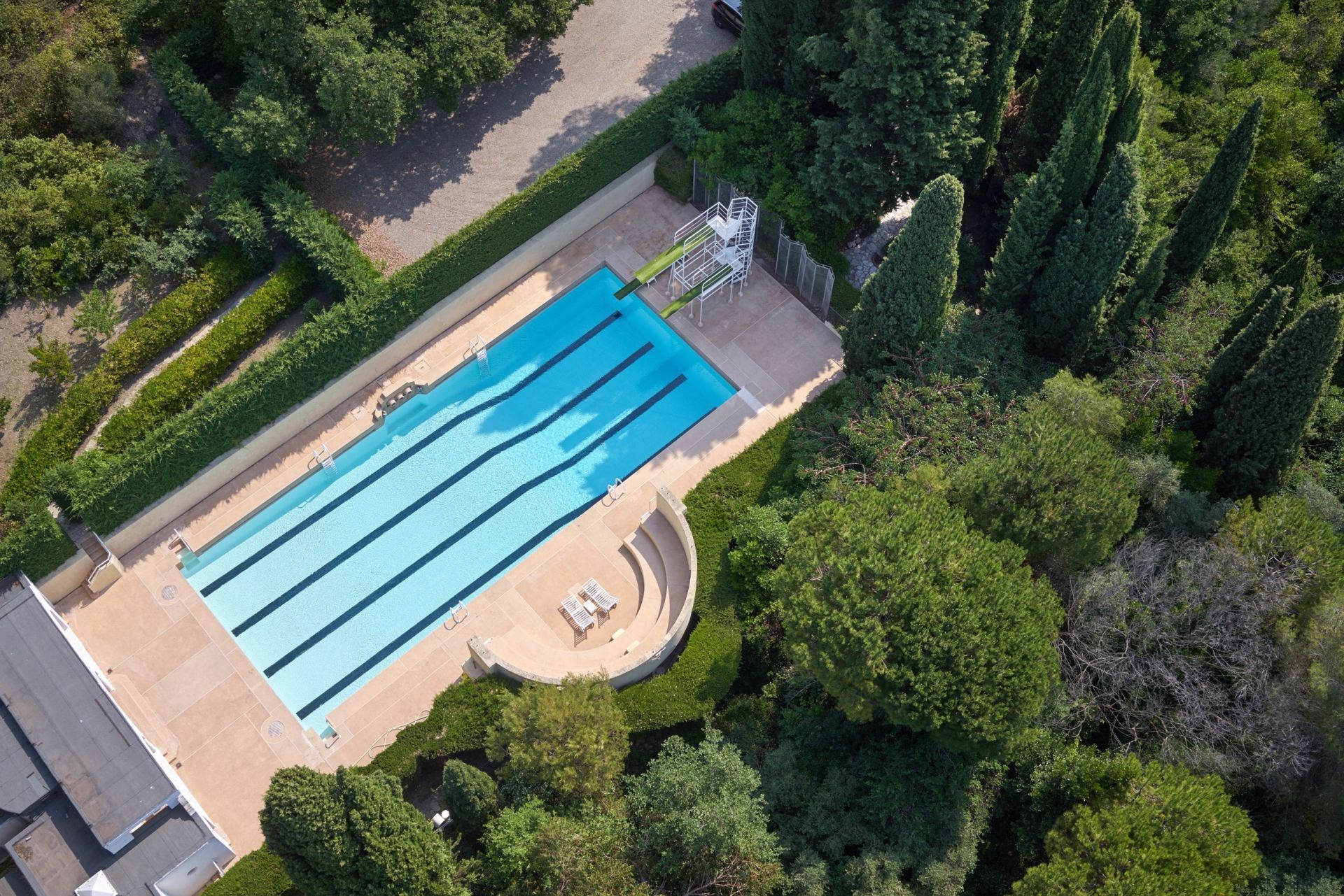 castle 39 Rooms for sale on BIOT (06410)