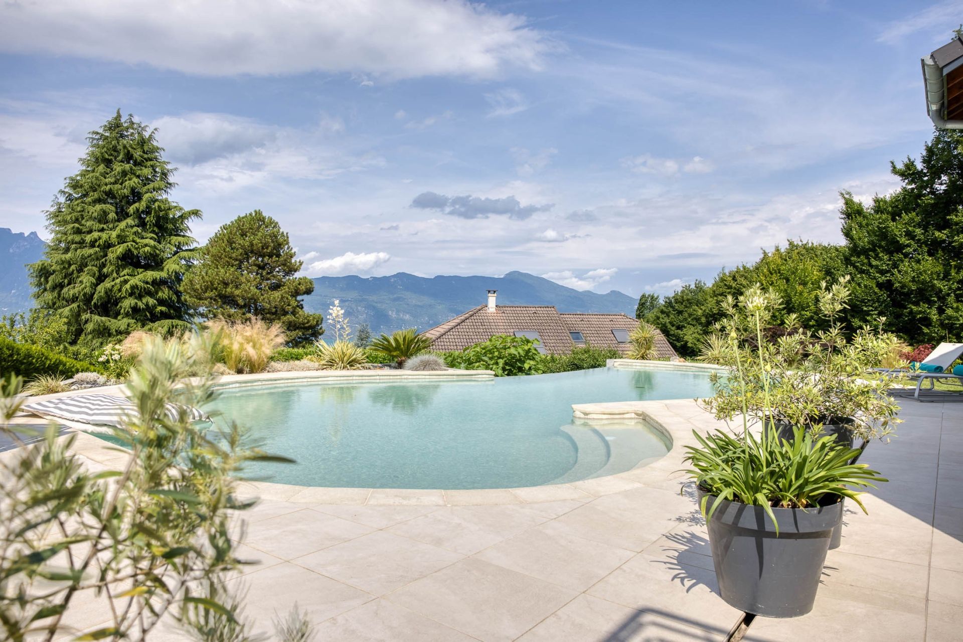 luxury house 6 Rooms for sale on AIX LES BAINS (73100)