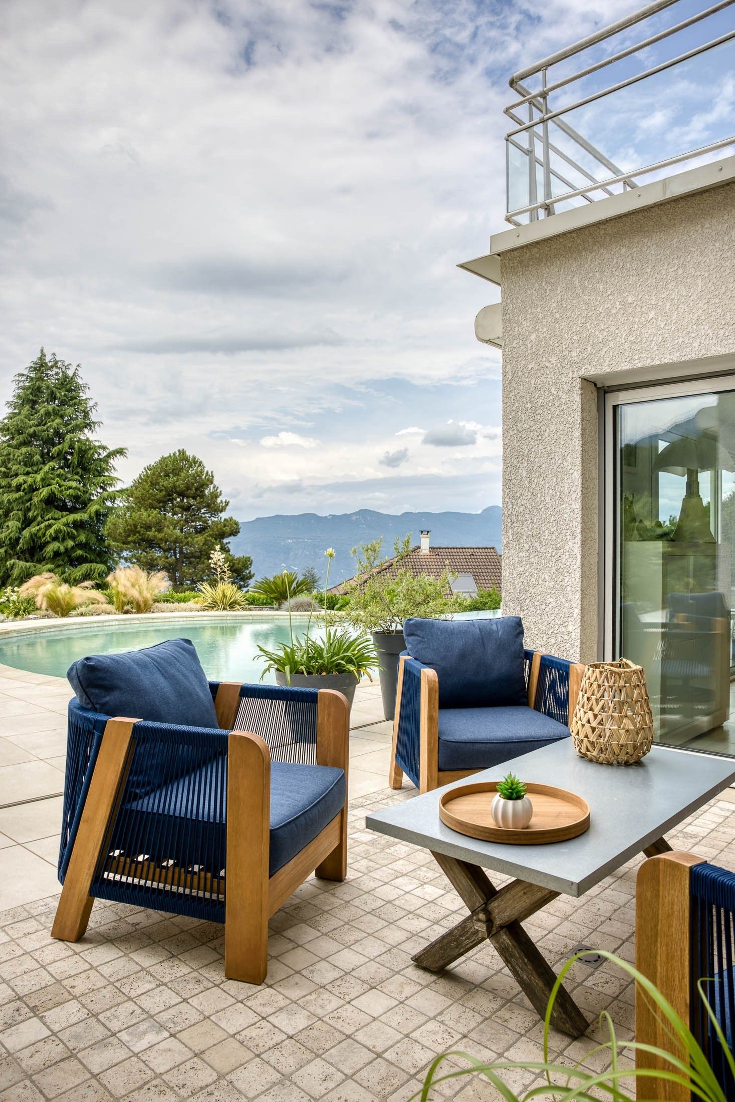 luxury house 6 Rooms for sale on AIX LES BAINS (73100)