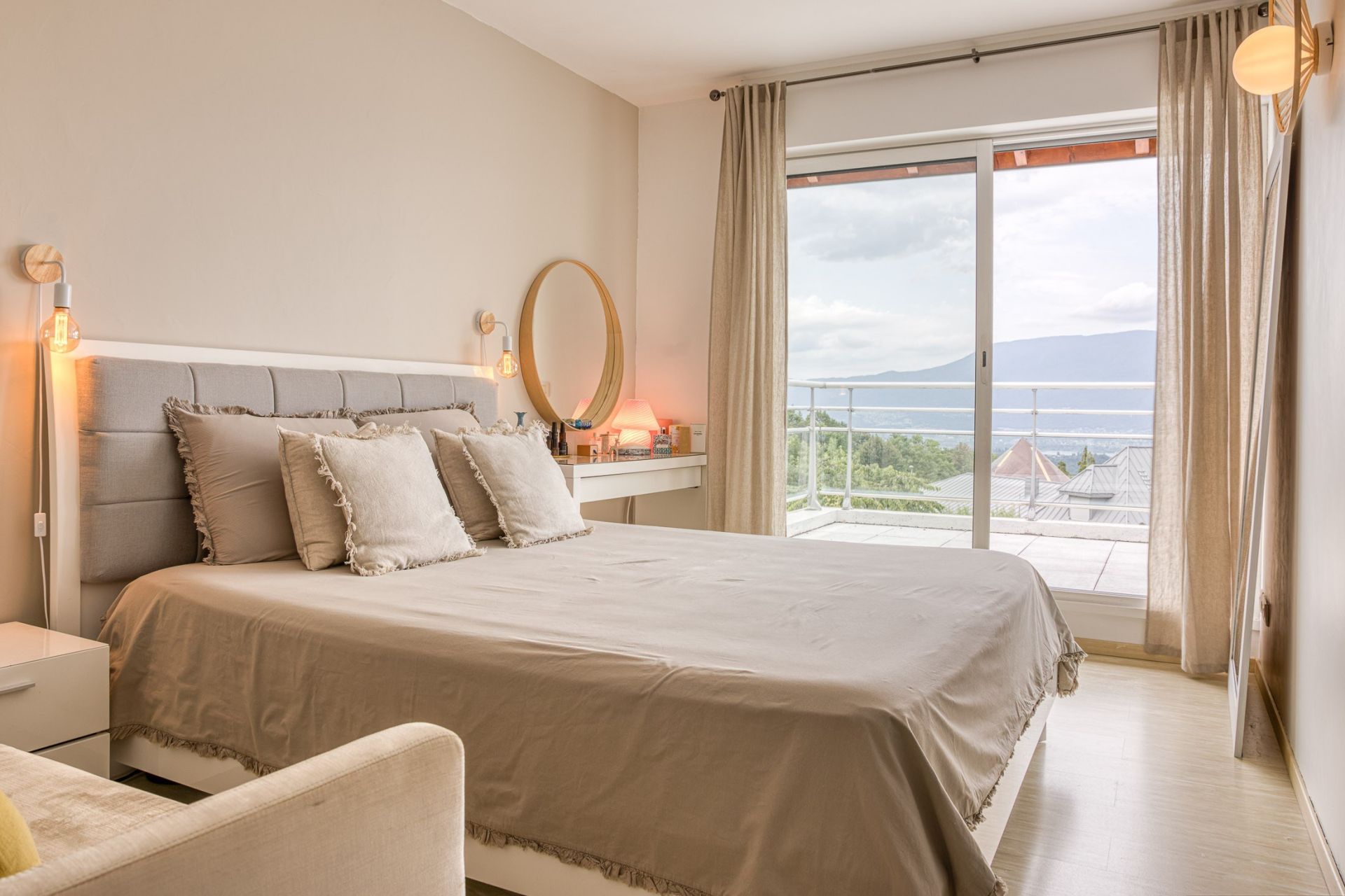 luxury house 6 Rooms for sale on AIX LES BAINS (73100)