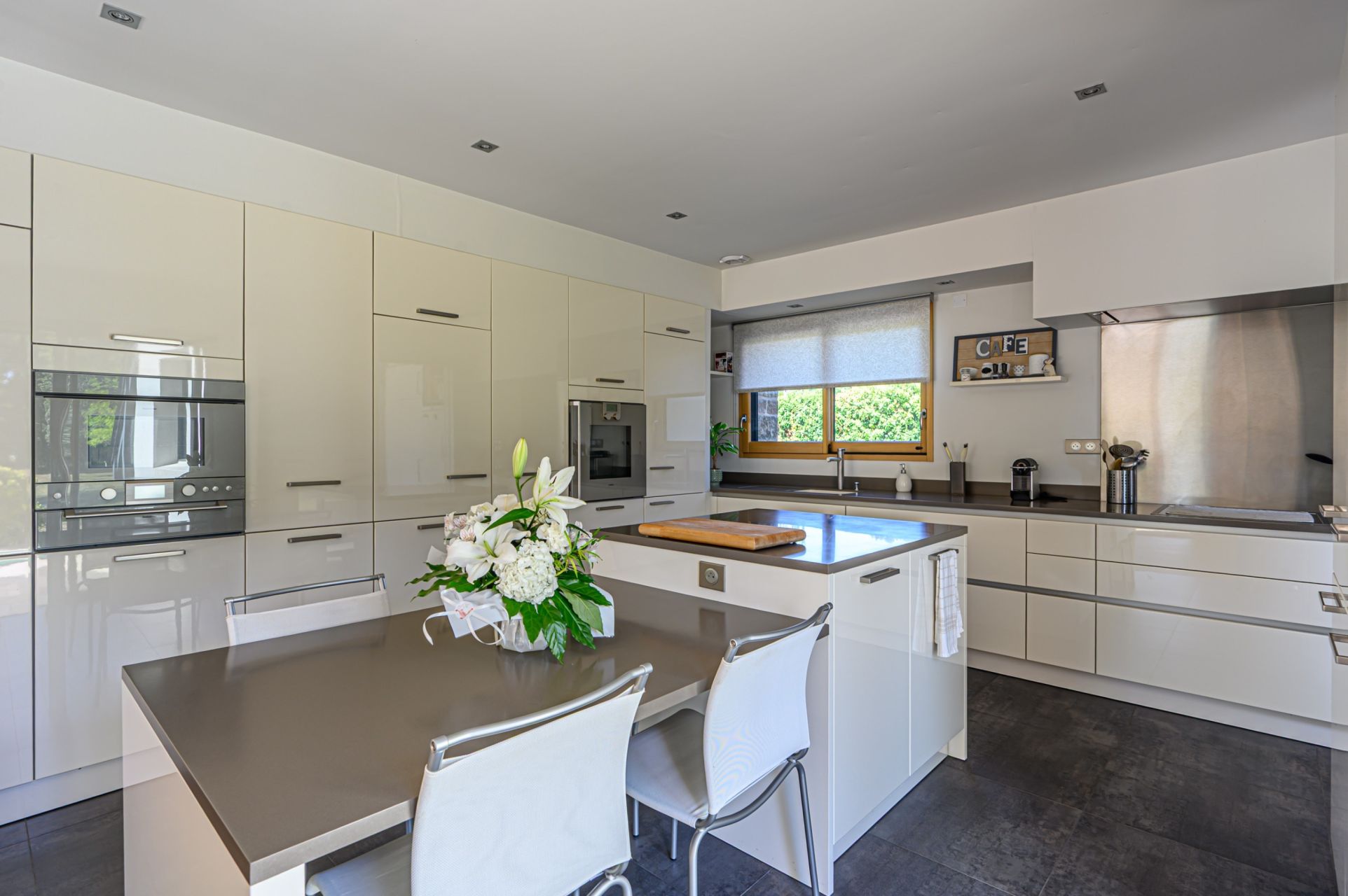 luxury house 6 Rooms for sale on VANNES (56000)