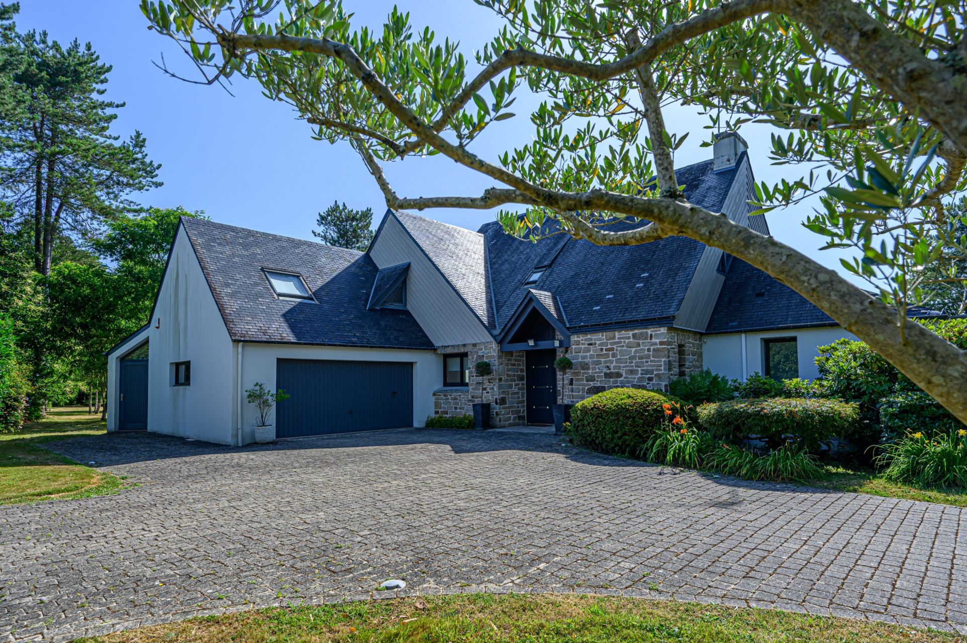 luxury house 6 Rooms for sale on VANNES (56000)