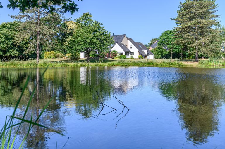 luxury house 6 Rooms for sale on VANNES (56000)