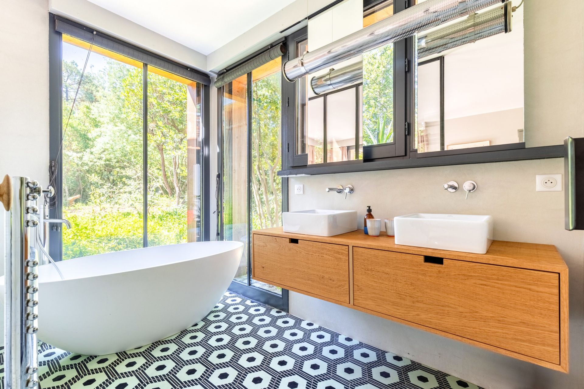 luxury villa 6 Rooms for sale on CAP FERRET (33970)