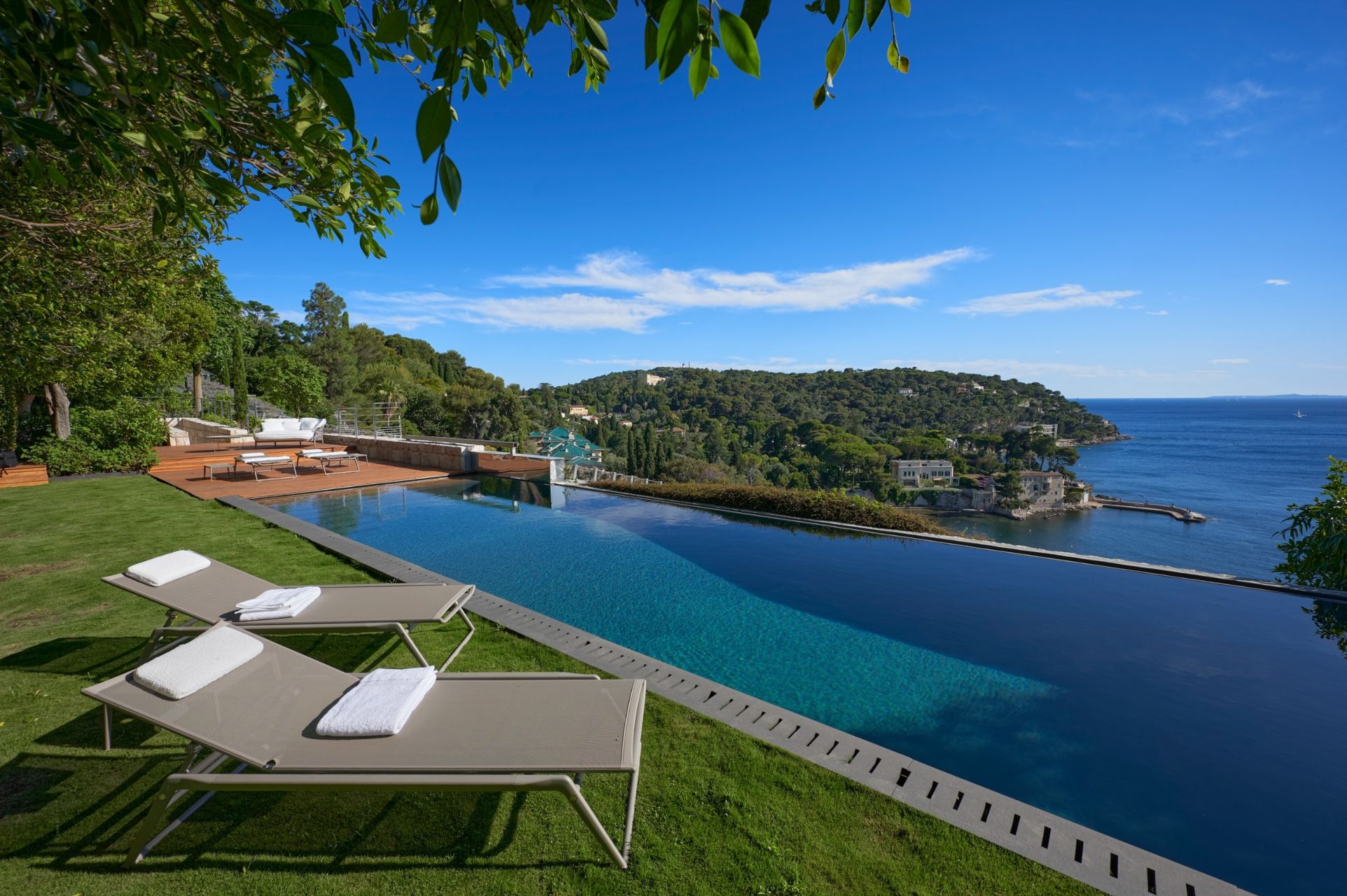 contemporary house 10 Rooms for sale on ST JEAN CAP FERRAT (06230)