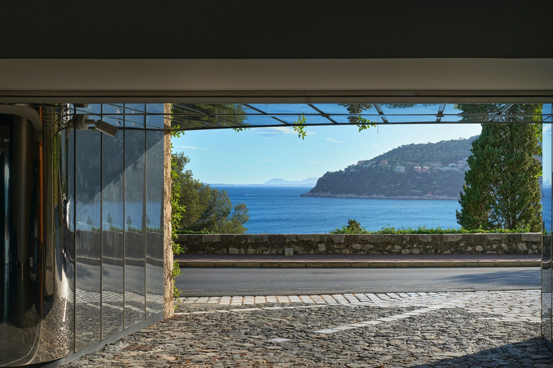 contemporary house 10 Rooms for sale on ST JEAN CAP FERRAT (06230)