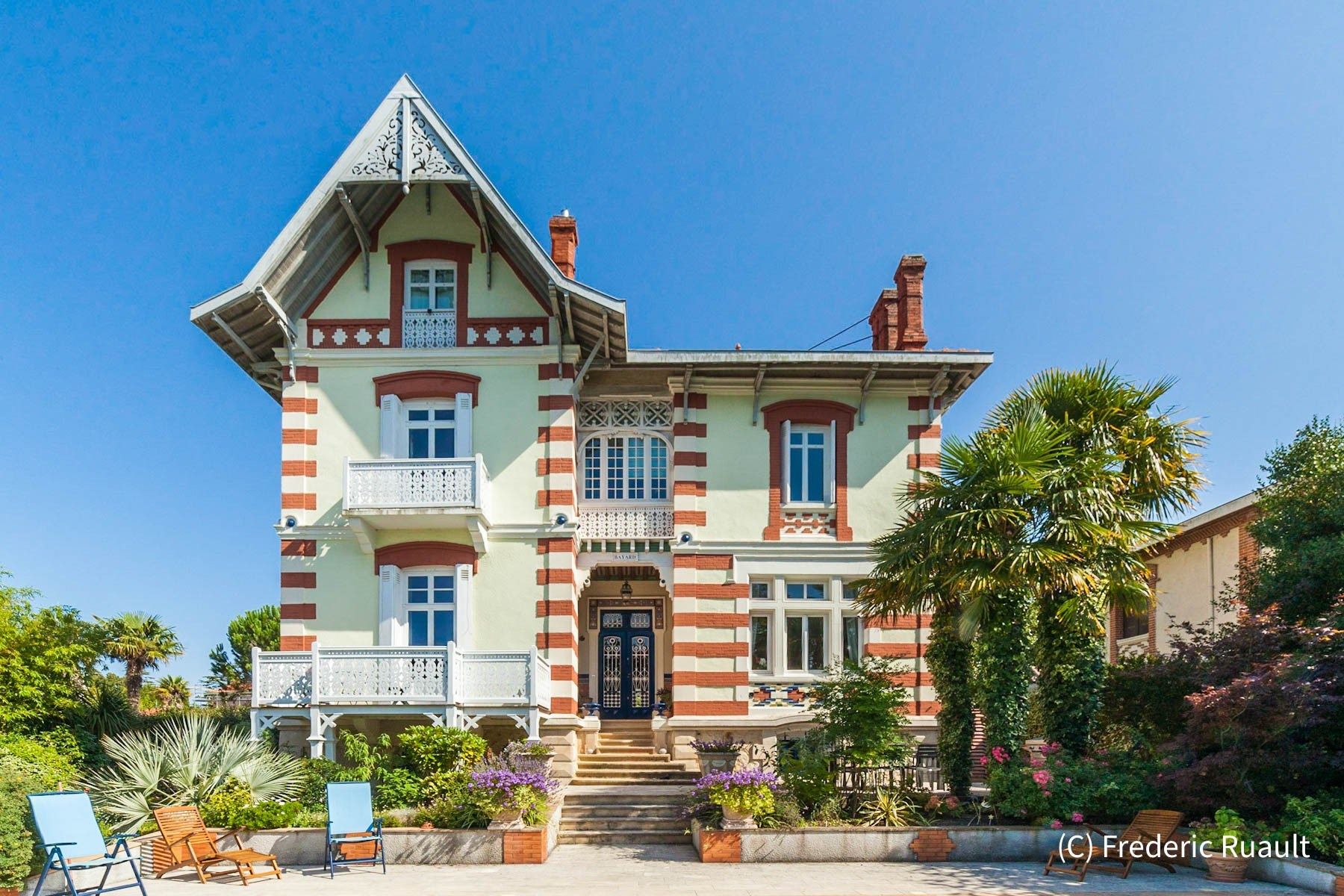 luxury house 10 Rooms for sale on ARCACHON (33120)