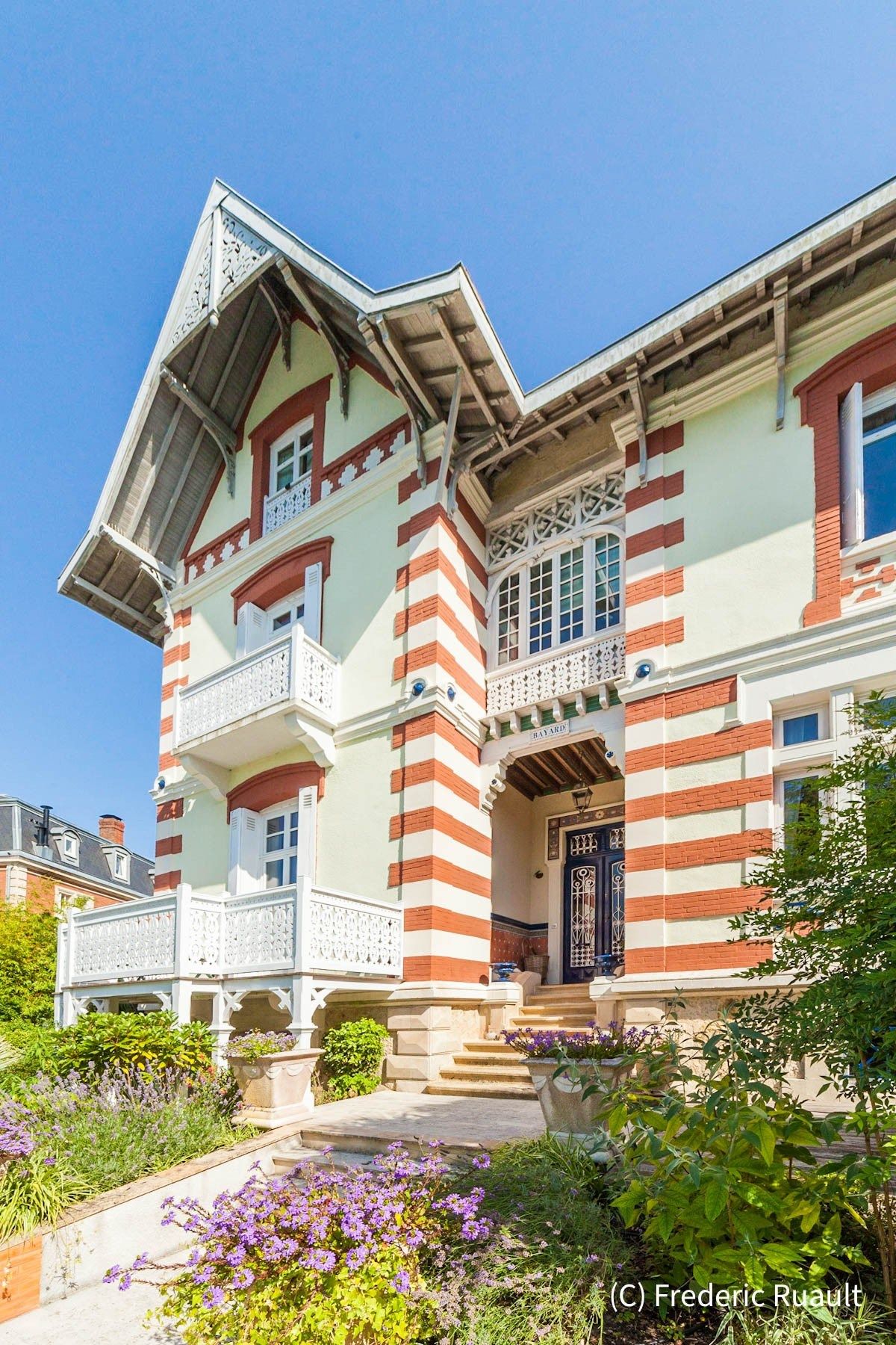 luxury house 10 Rooms for sale on ARCACHON (33120)