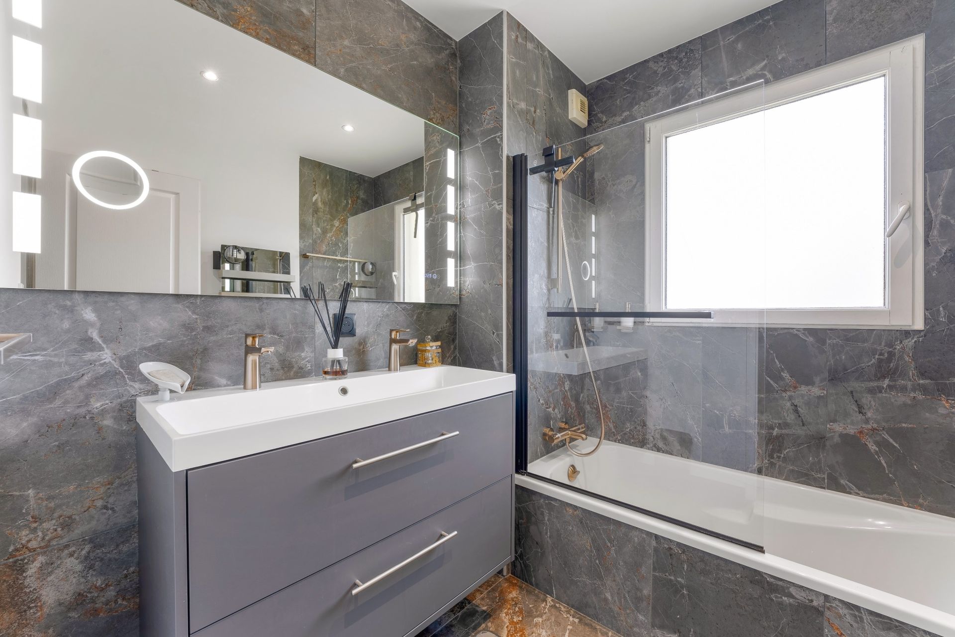 luxury apartment 4 Rooms for sale on DIVONNE LES BAINS (01220)