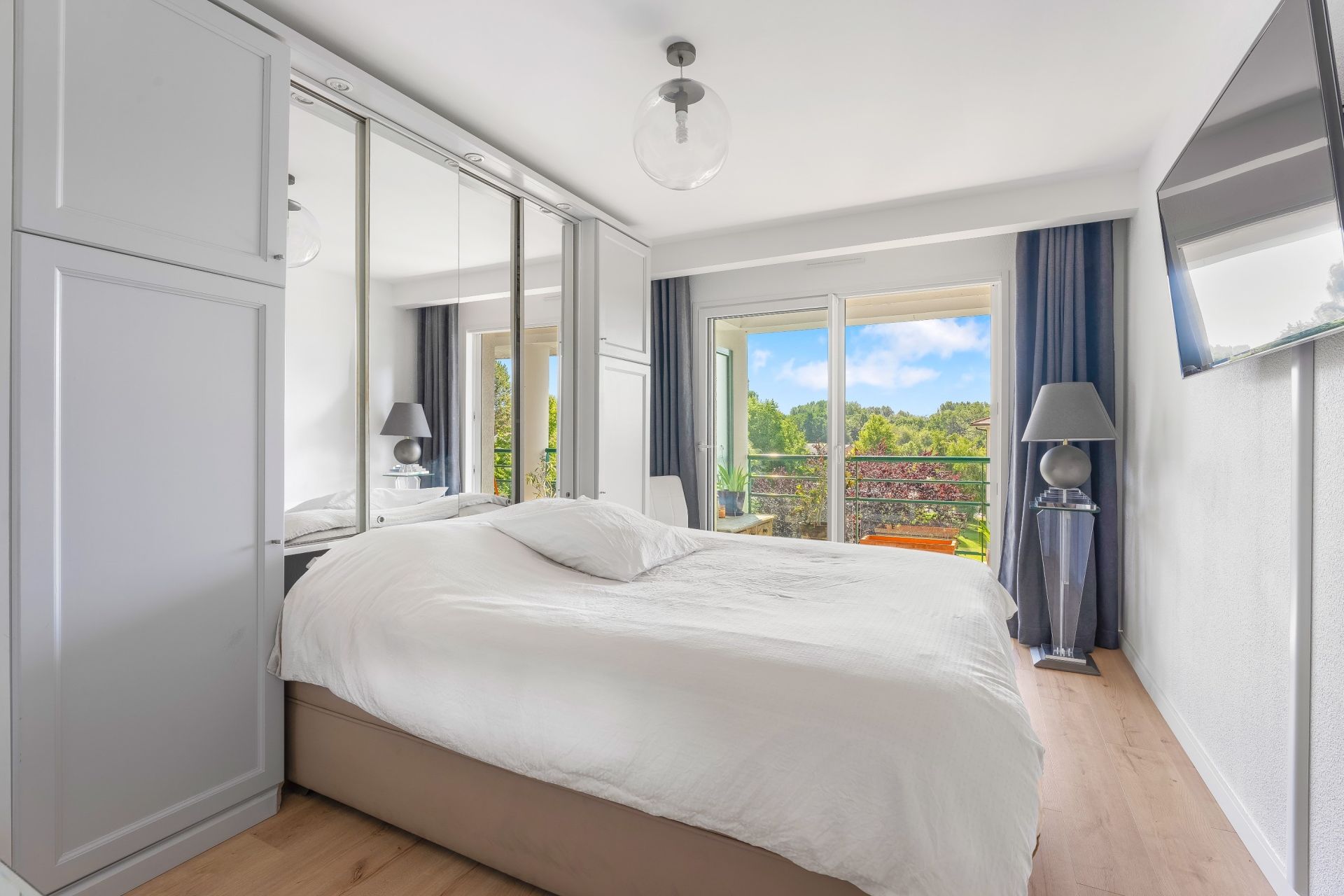 luxury apartment 4 Rooms for sale on DIVONNE LES BAINS (01220)