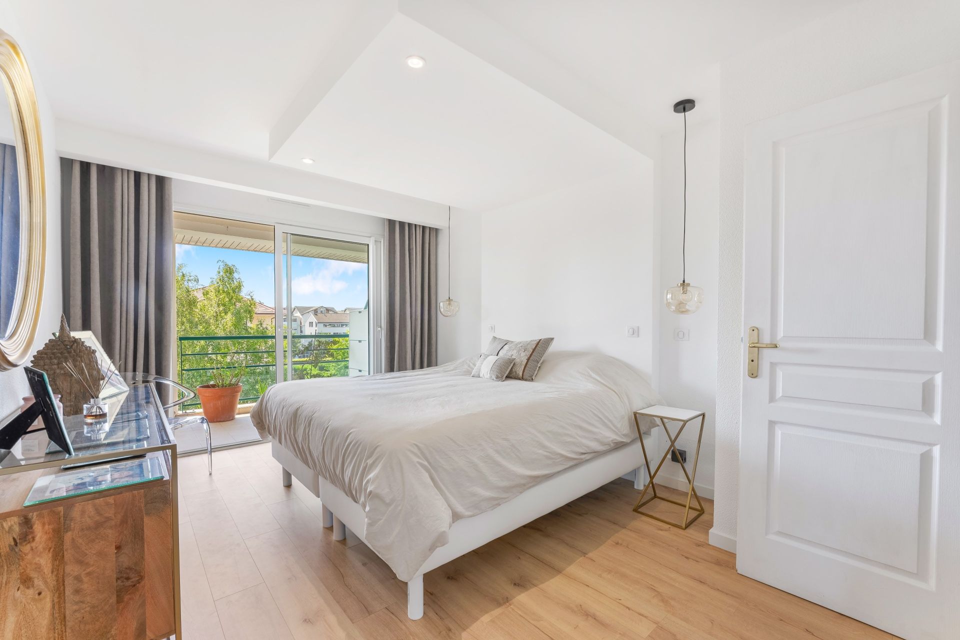 luxury apartment 4 Rooms for sale on DIVONNE LES BAINS (01220)