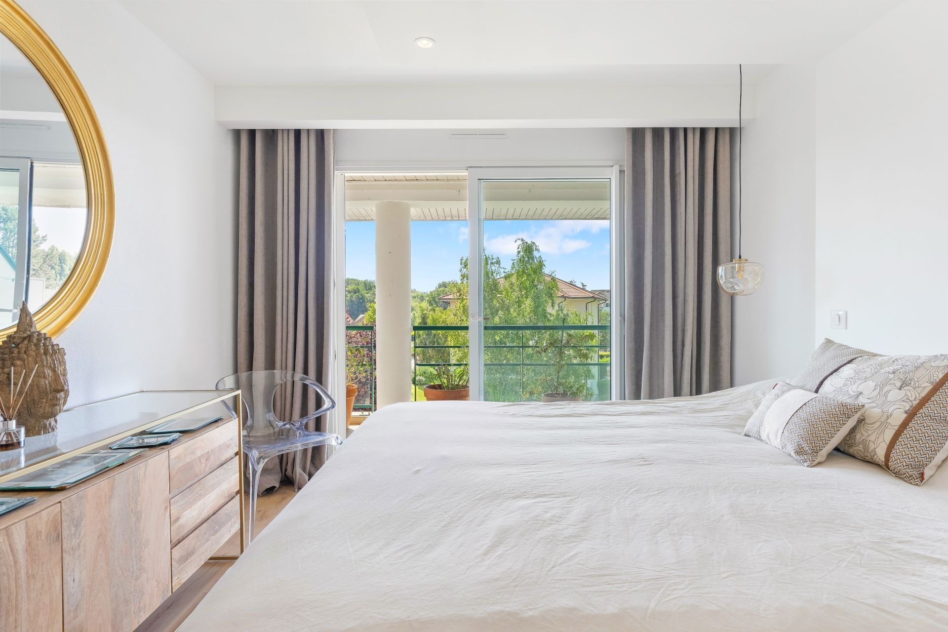 luxury apartment 4 Rooms for sale on DIVONNE LES BAINS (01220)