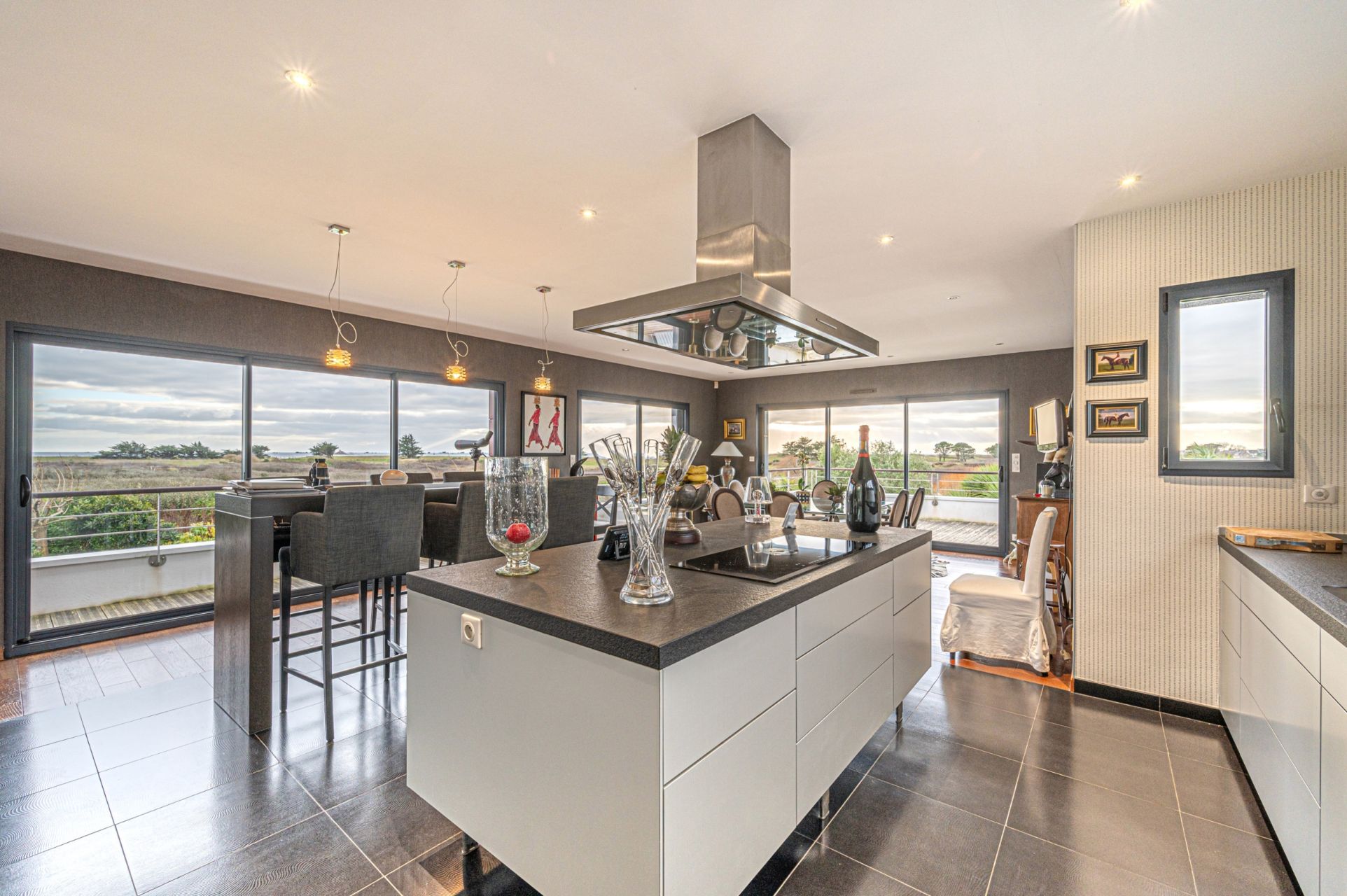 luxury house 10 Rooms for sale on PENMARCH (29760)