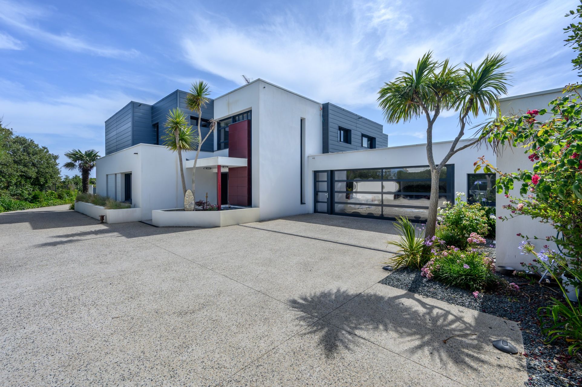 luxury house 10 Rooms for sale on PENMARCH (29760)