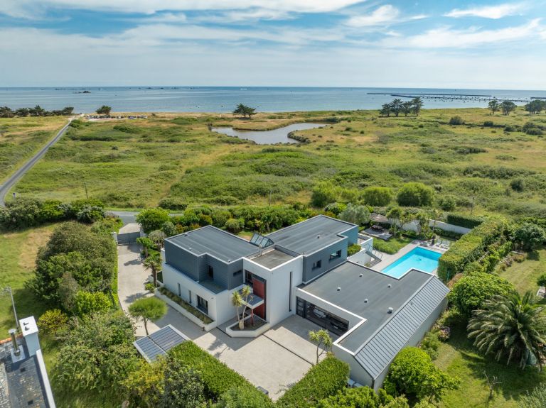 luxury house 10 Rooms for sale on PENMARCH (29760)