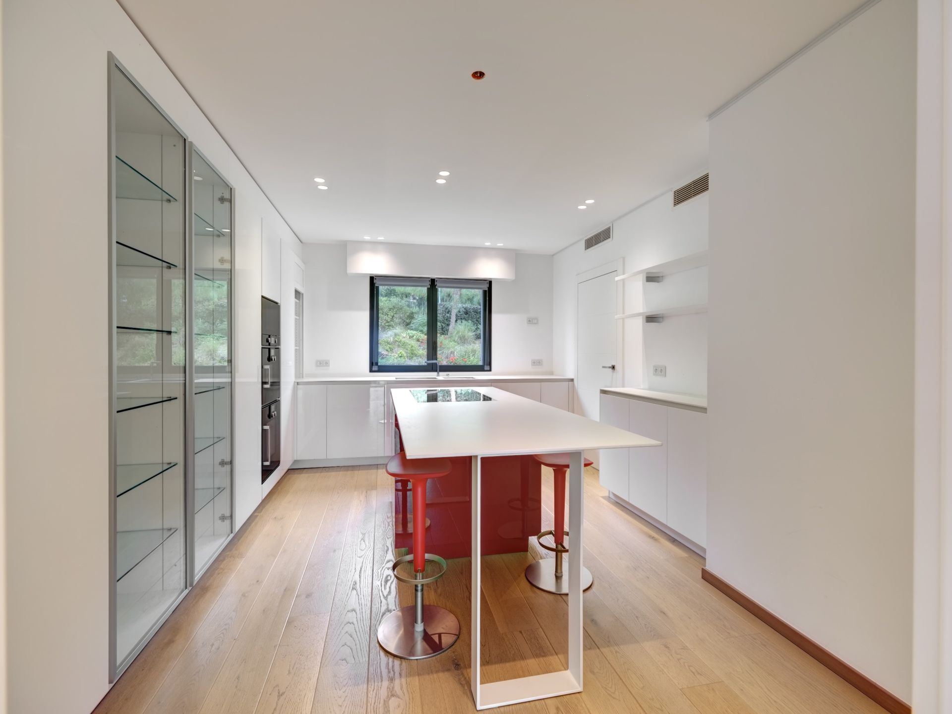 luxury apartment 4 Rooms for sale on CANNES (06400)