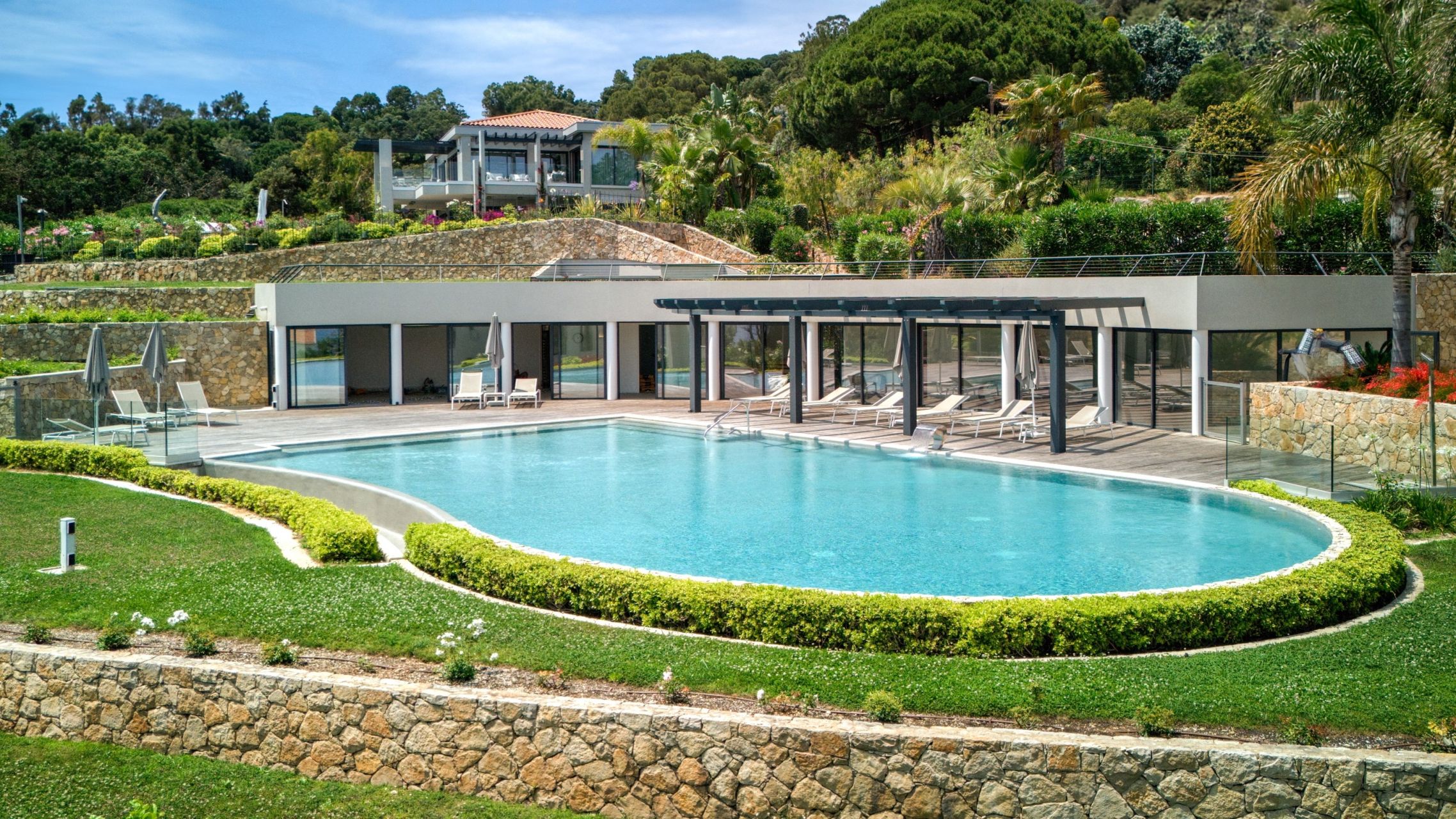 luxury apartment 4 Rooms for sale on VALLAURIS (06220)