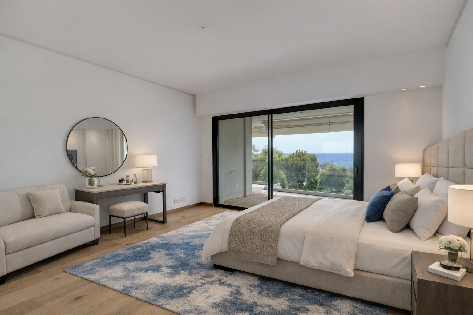 luxury apartment 4 Rooms for sale on CANNES (06400)