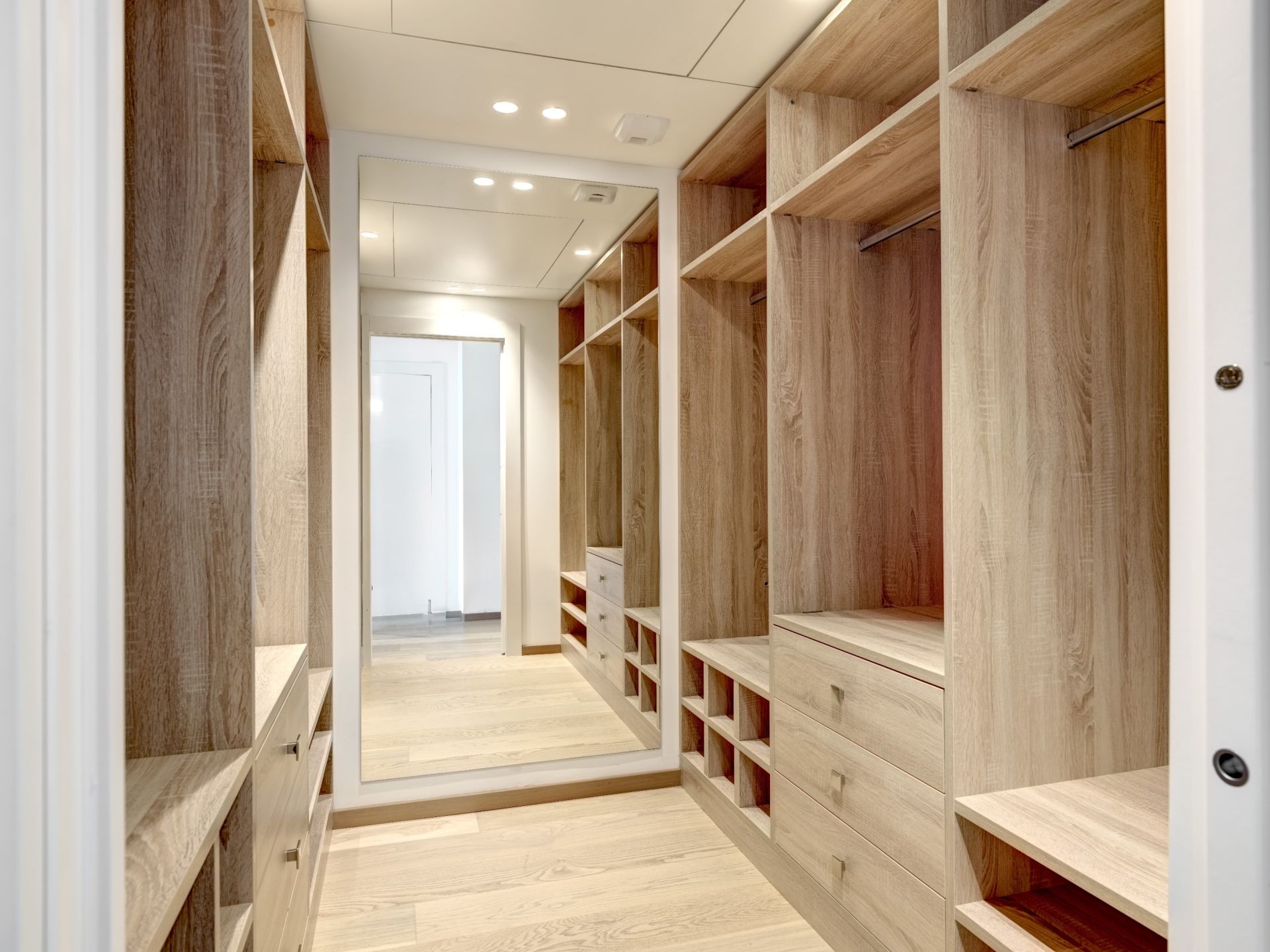 luxury apartment 4 Rooms for sale on CANNES (06400)