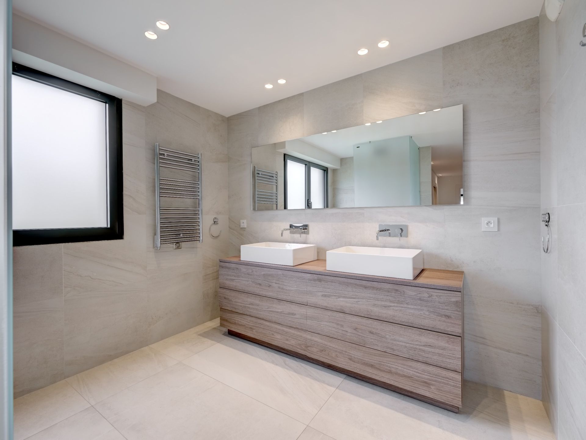 luxury apartment 4 Rooms for sale on CANNES (06400)