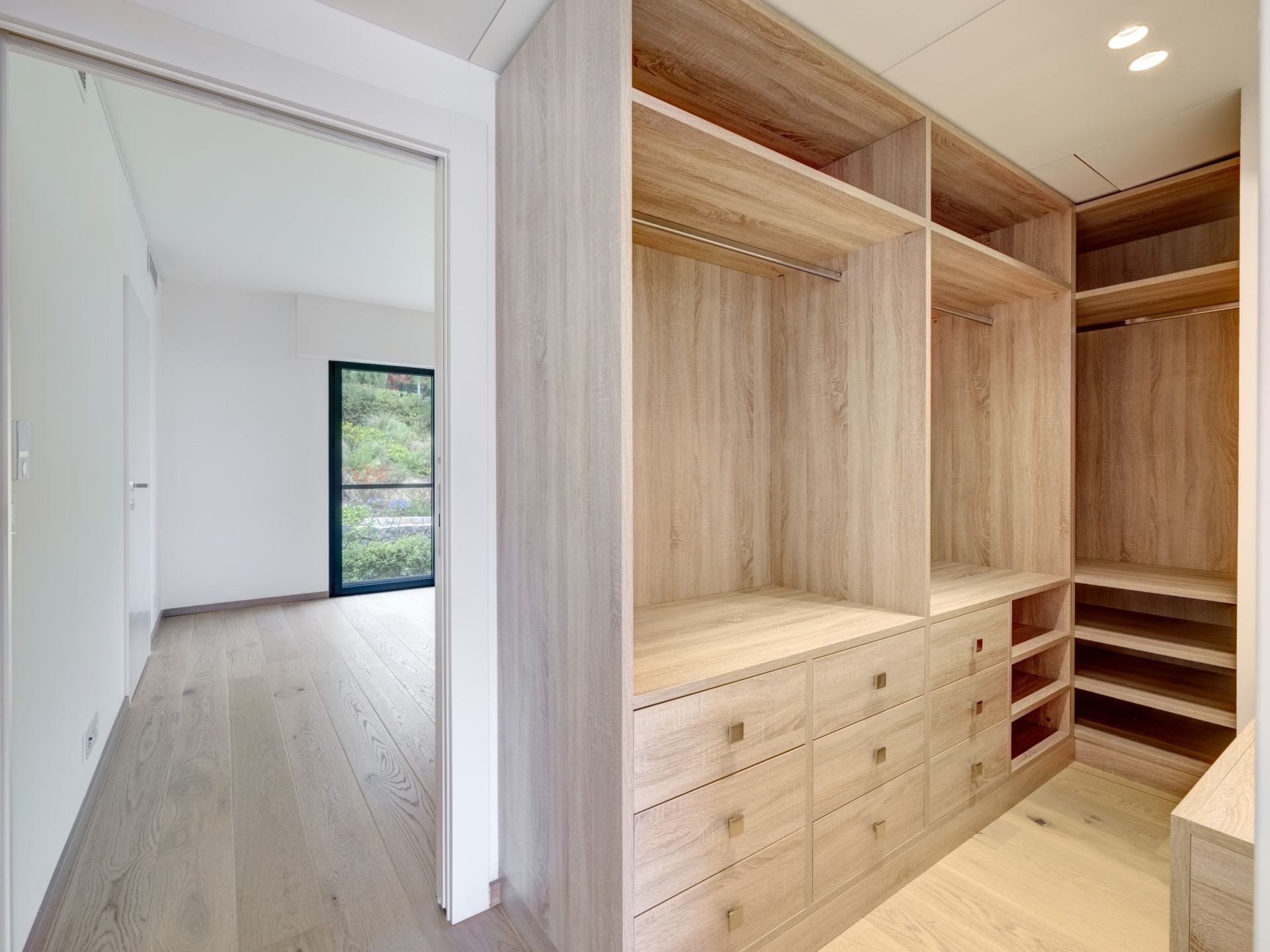 luxury apartment 4 Rooms for sale on CANNES (06400)