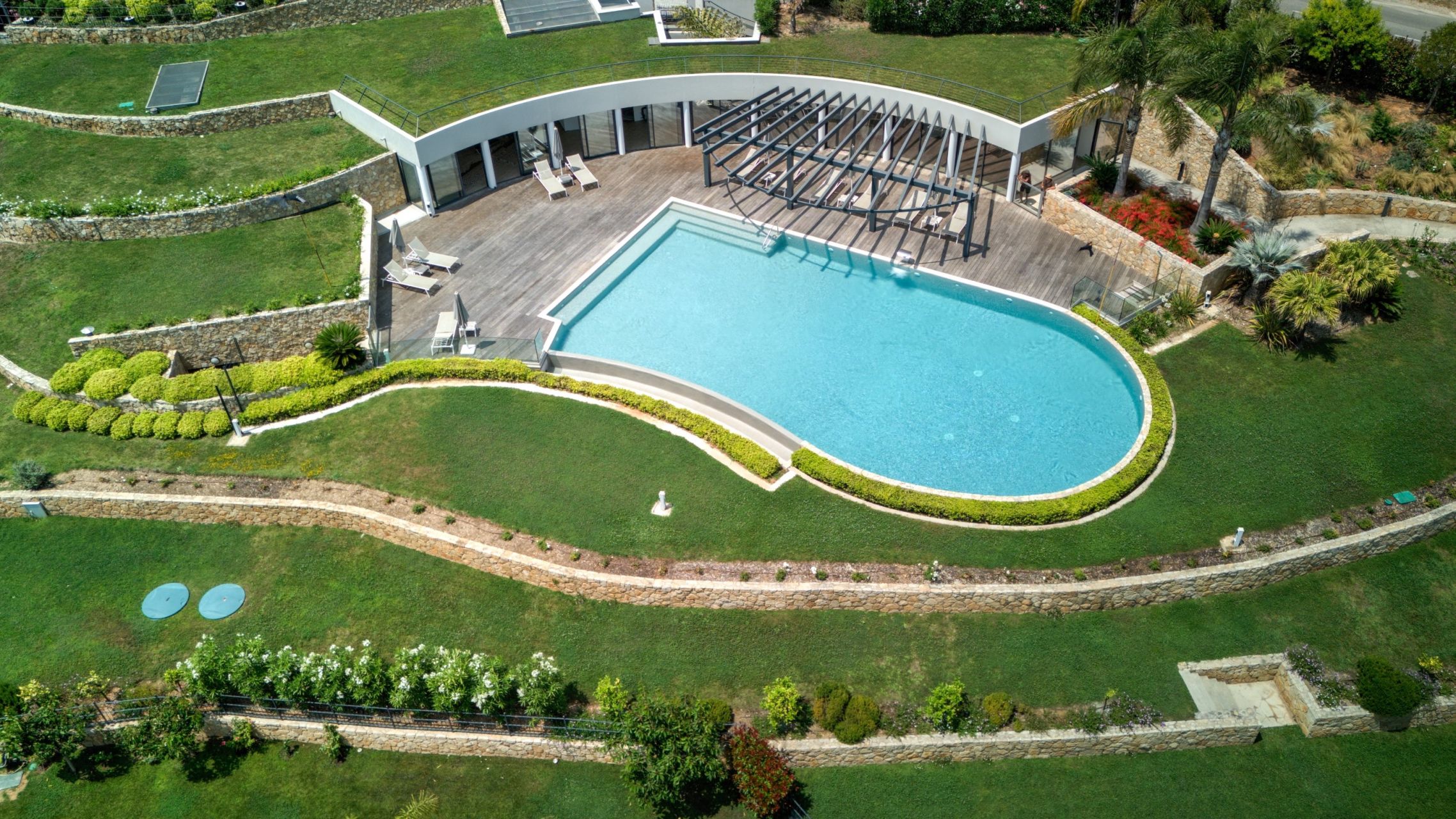 luxury apartment 4 Rooms for sale on VALLAURIS (06220)