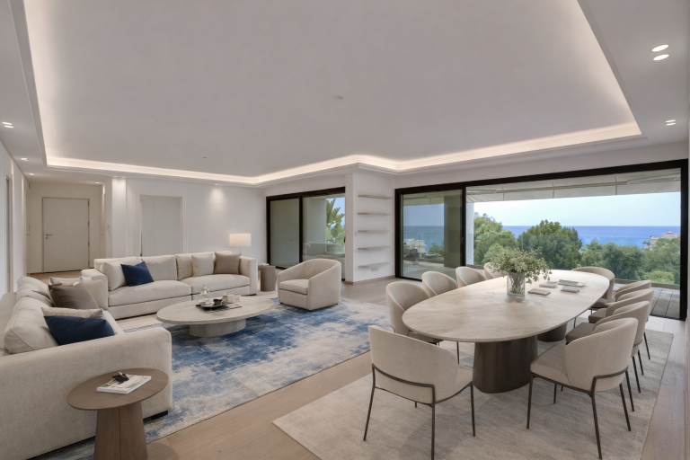 luxury apartment 4 Rooms for sale on CANNES (06400)