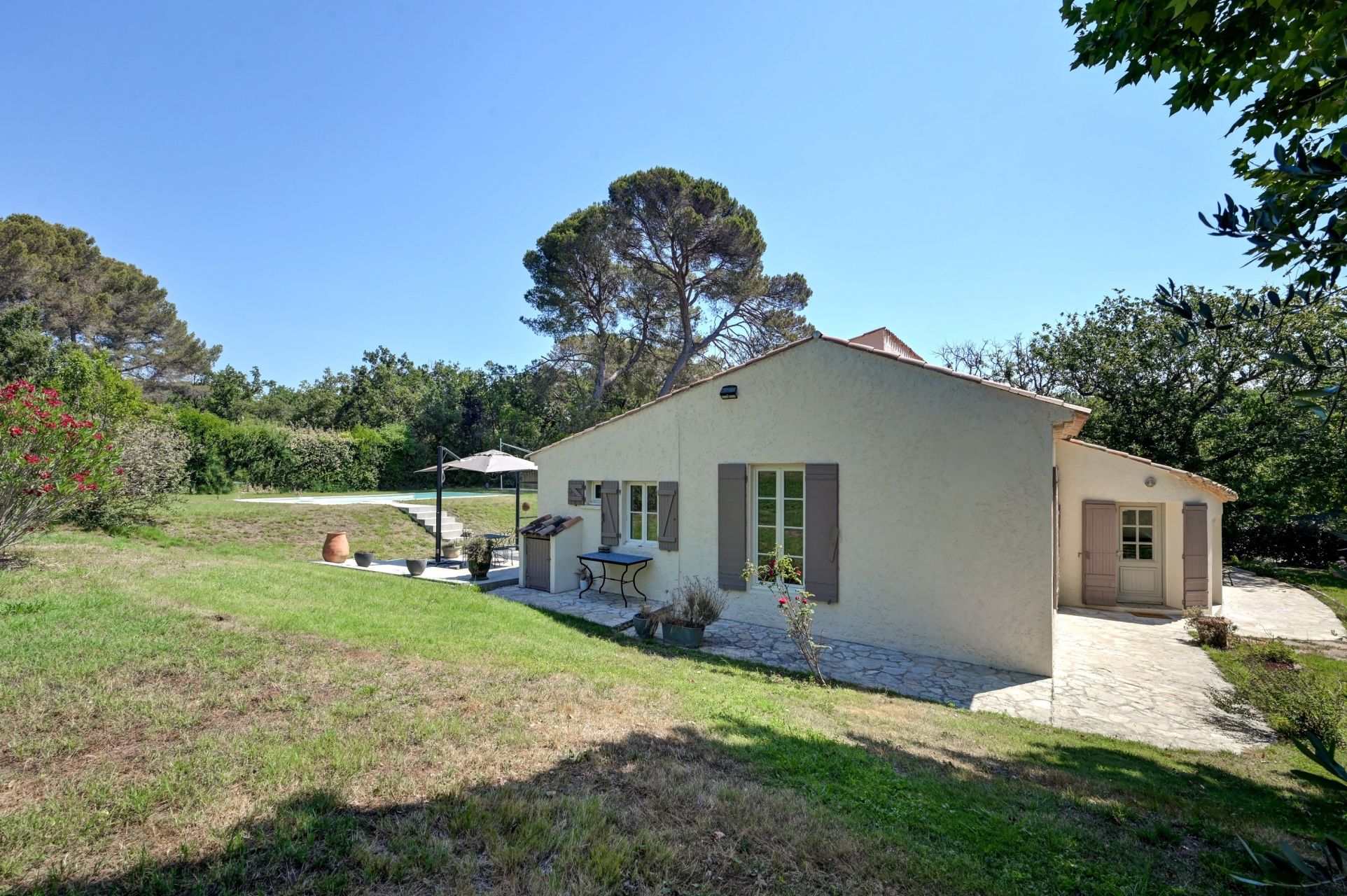 luxury house 4 Rooms for sale on AIX EN PROVENCE (13100)