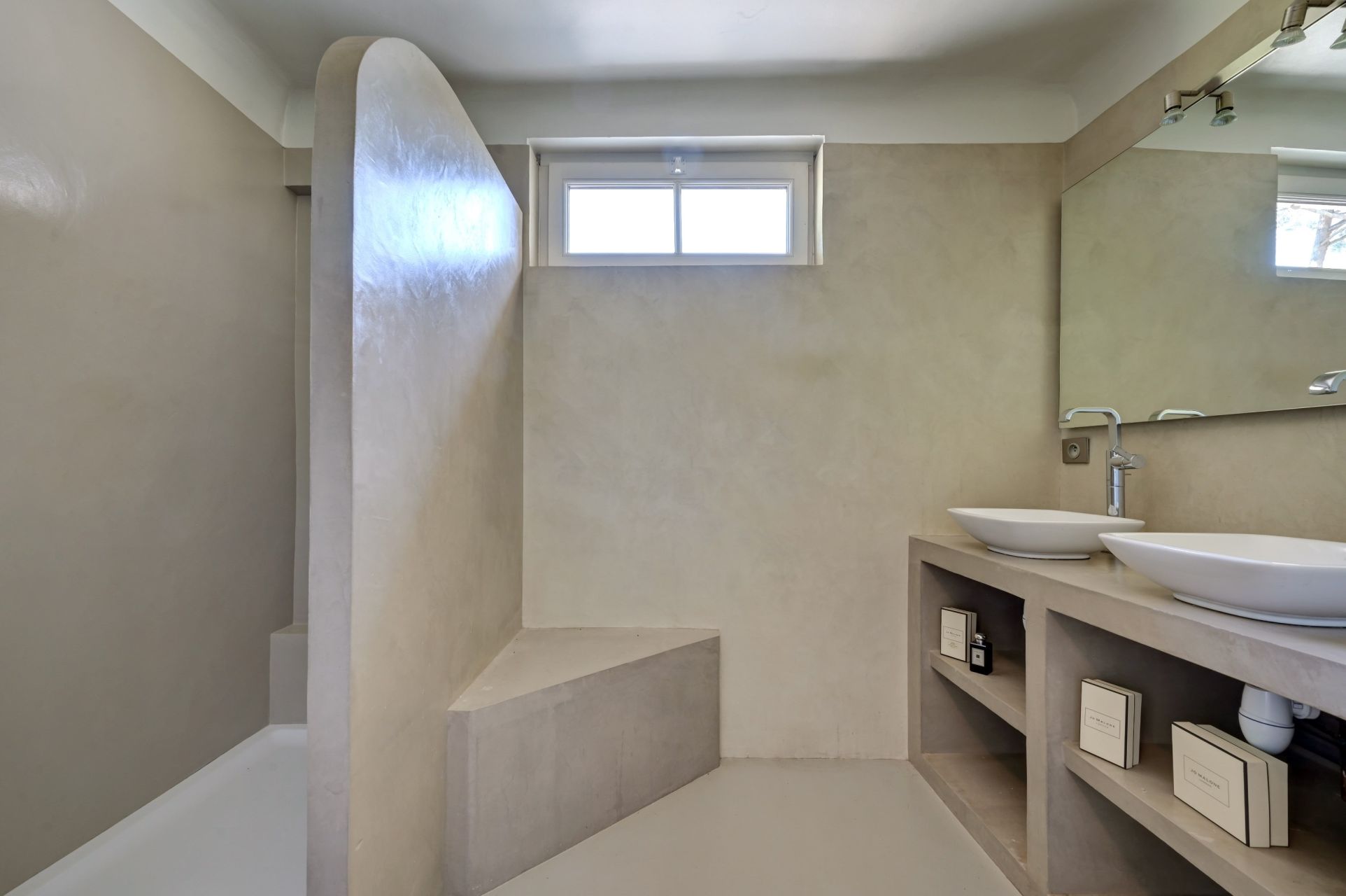 luxury house 4 Rooms for sale on AIX EN PROVENCE (13100)