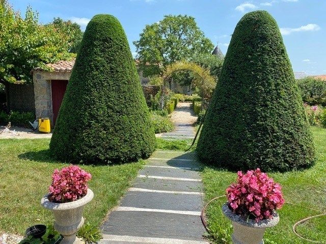 mansion 16 Rooms for sale on BRESSUIRE (79300)