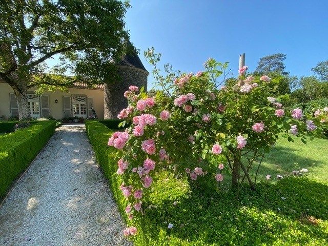 luxury house 16 Rooms for sale on BRESSUIRE (79300)