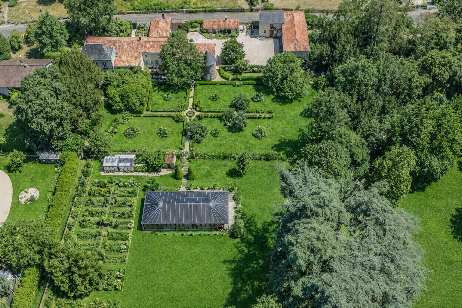 luxury house 16 Rooms for sale on BRESSUIRE (79300)