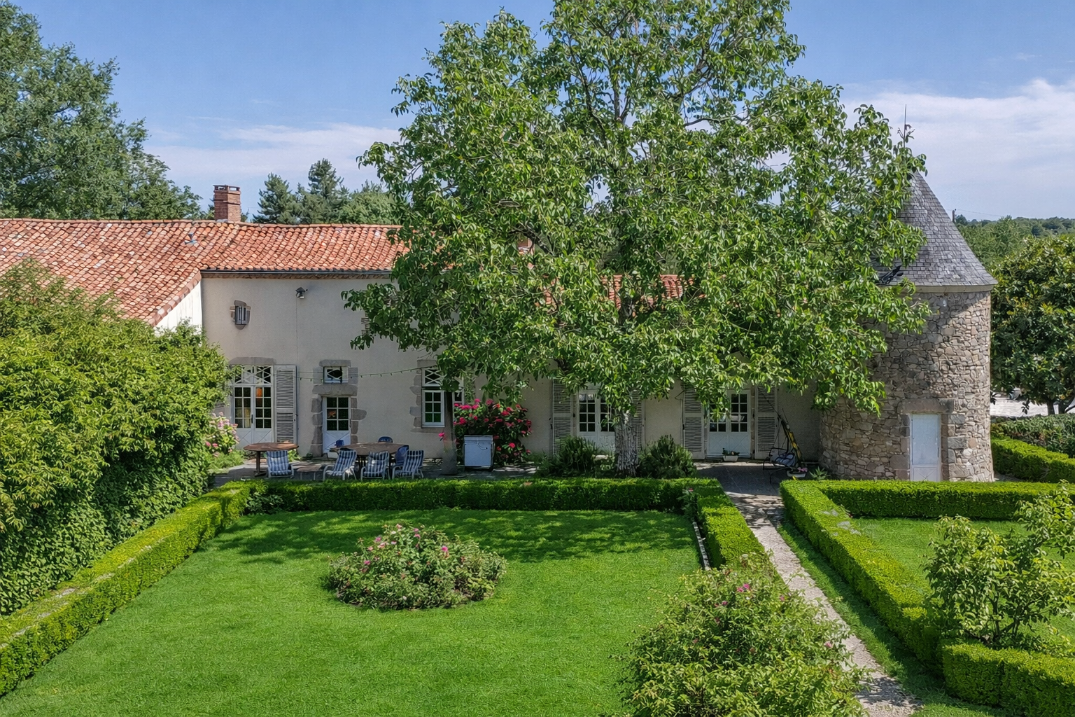 luxury house 16 Rooms for sale on BRESSUIRE (79300)