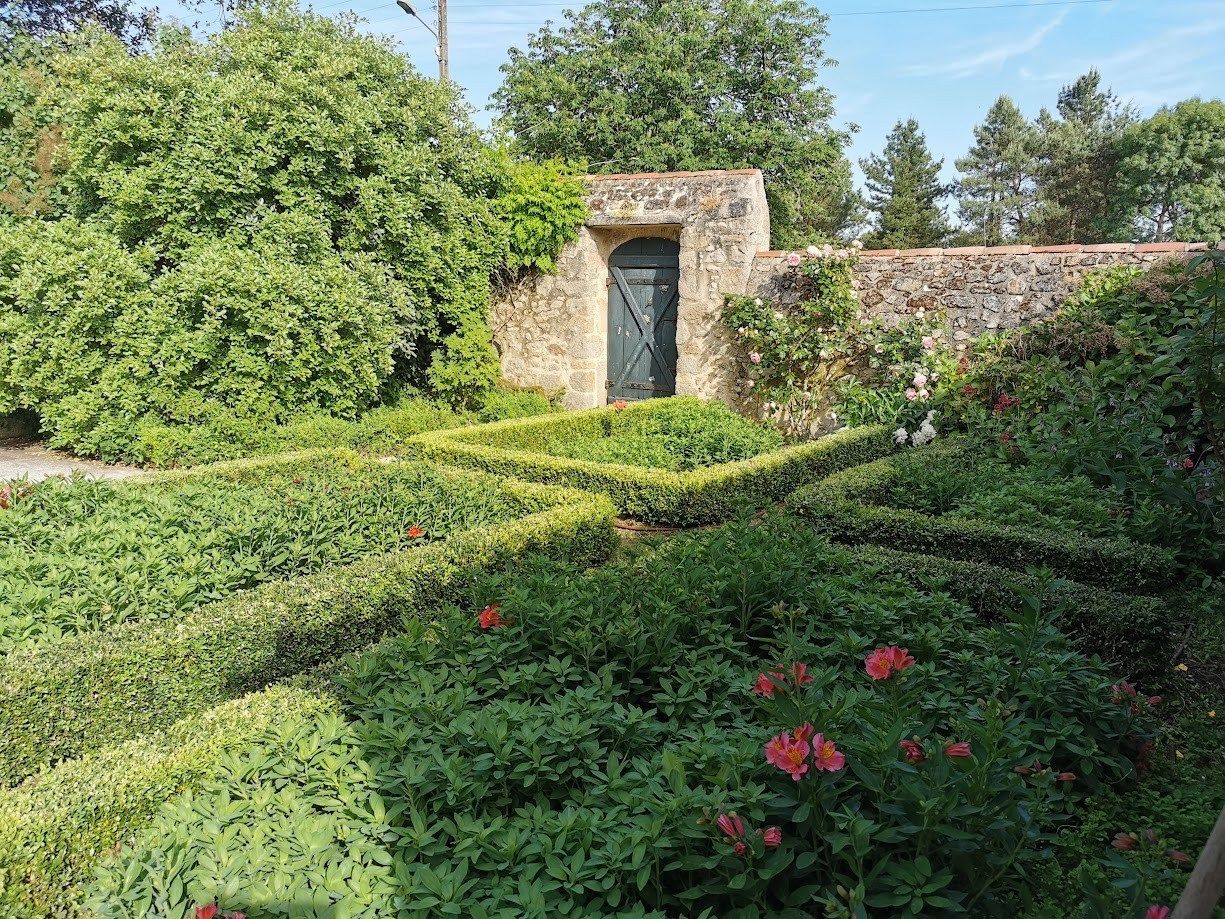 mansion 16 Rooms for sale on BRESSUIRE (79300)